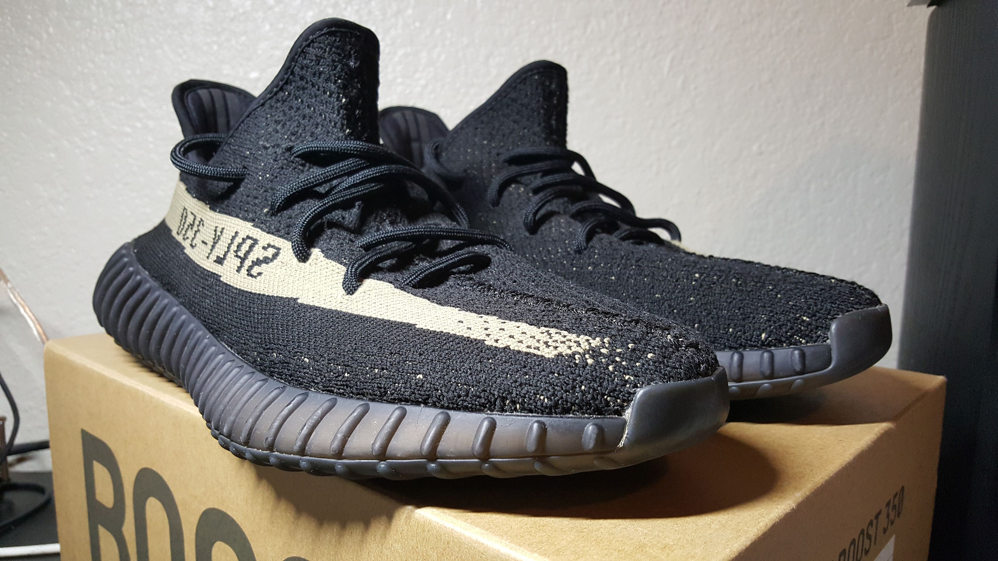 Adidas × Kanye West Yeezy Boost 350 V2 Size US 9.5 / EU 42-43 - 3 Thumbnail