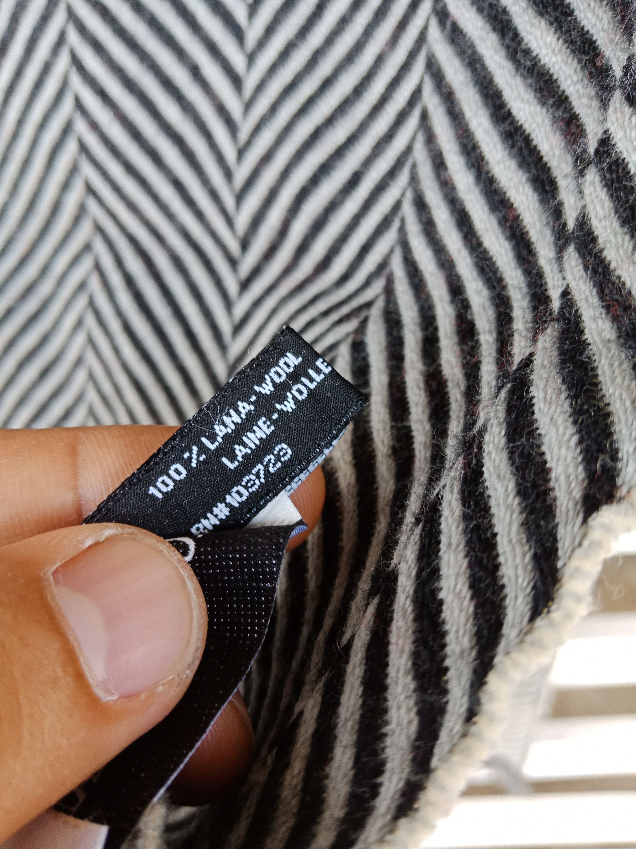 Giorgio Armani Giorgio Armani SpellOut 100% Wool Muffler Size ONE SIZE - 4 Thumbnail