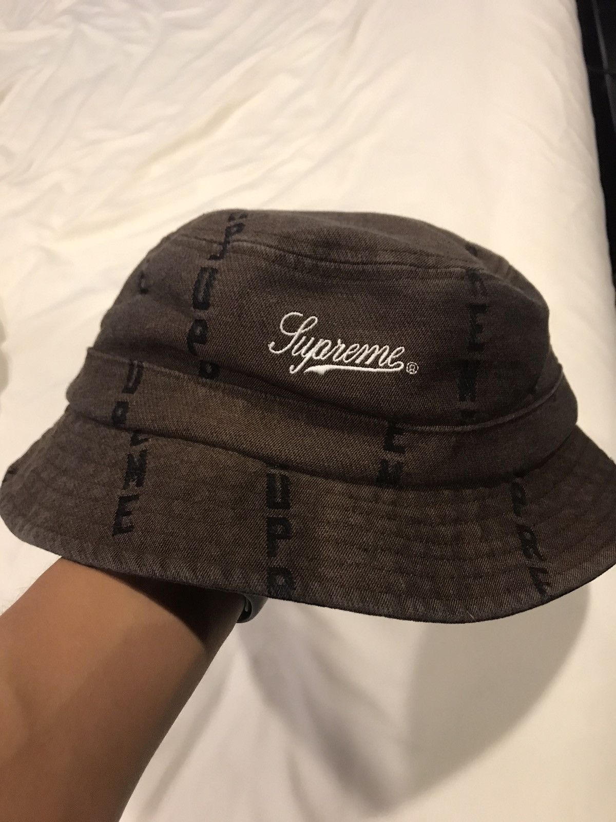 シュプリームLogo Stripe Jacquard Denim Crusher Supreme Logo Stripe Jacquard Denim Crusher Brown - FW20 - US