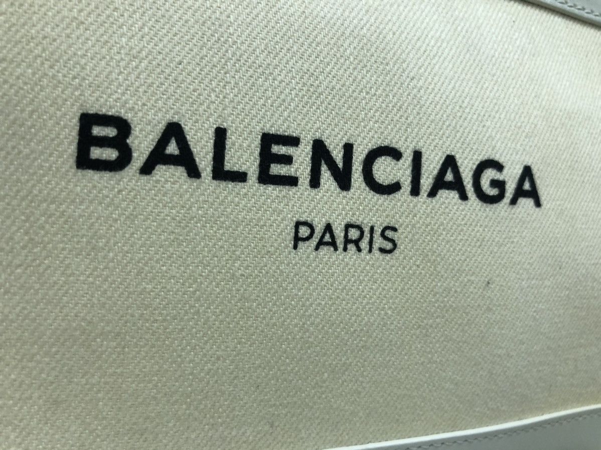 Balenciaga Authentic BALENCIAGA Clucth Bag Size ONE SIZE - 4 Thumbnail