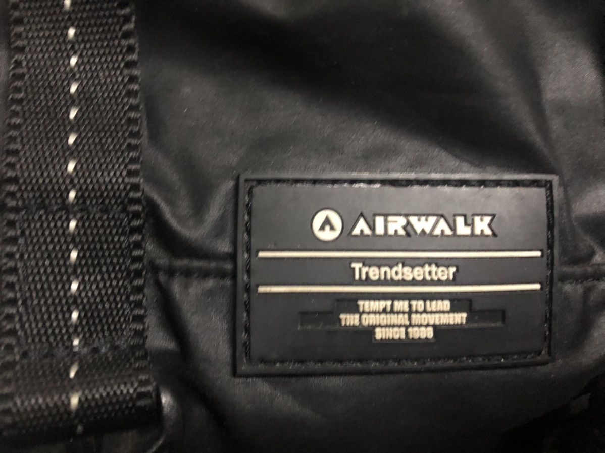 Airwalk hot sale sling bag