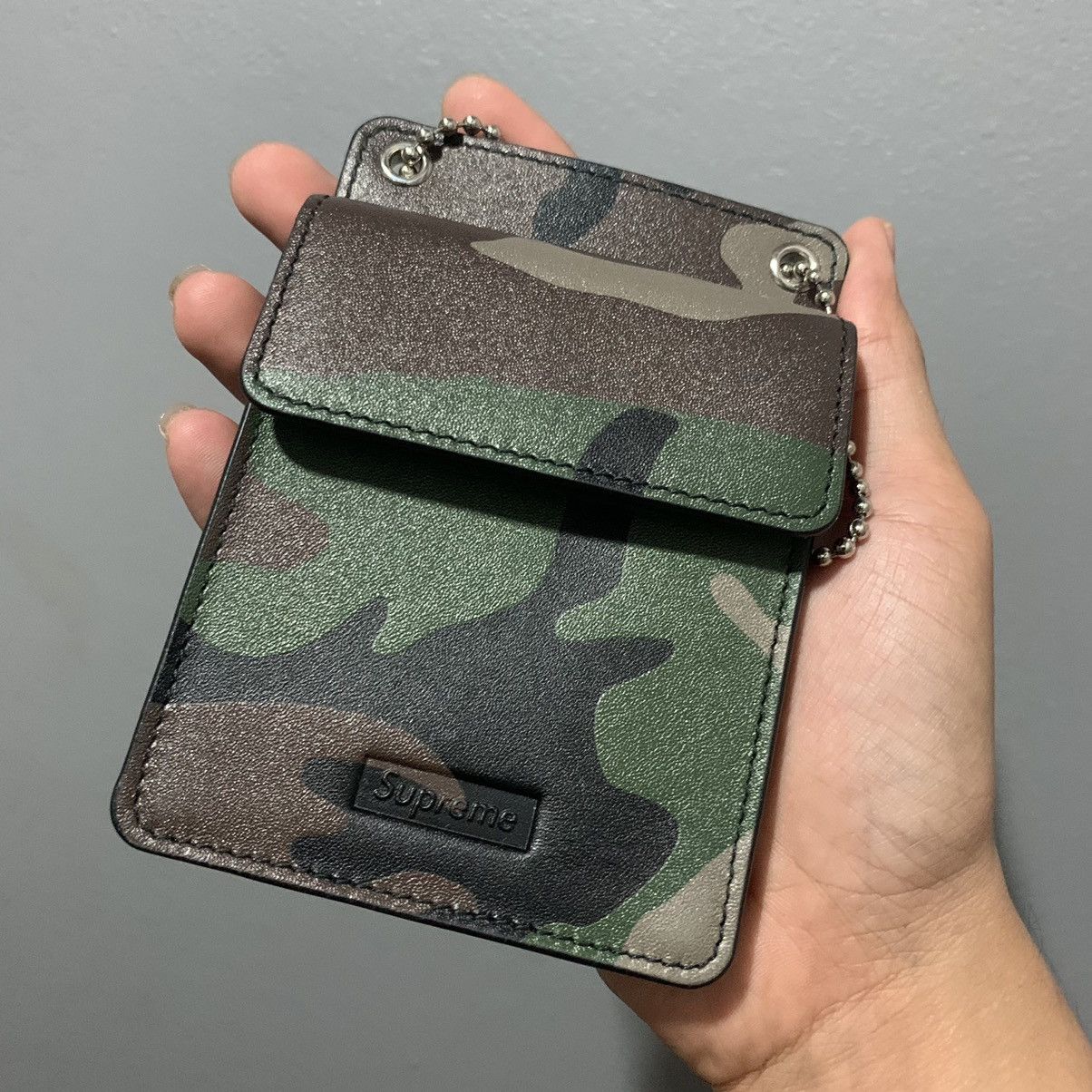 Supreme leather 2024 id holder