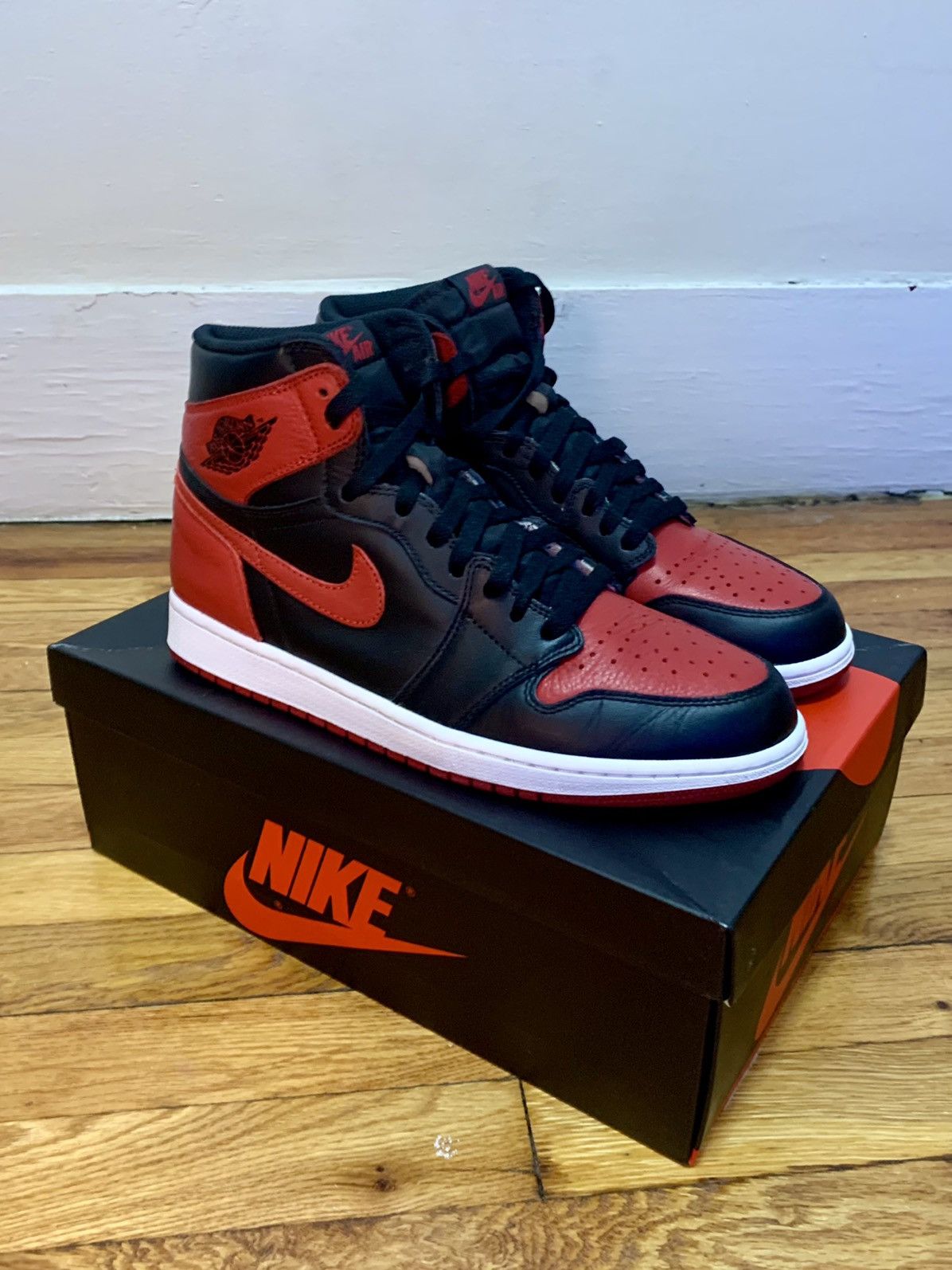 Jordan Brand Air Jordan 1 Retro Bred High OG Banned 2016 Size US 10.5 / EU 43-44 - 1 Thumbnail