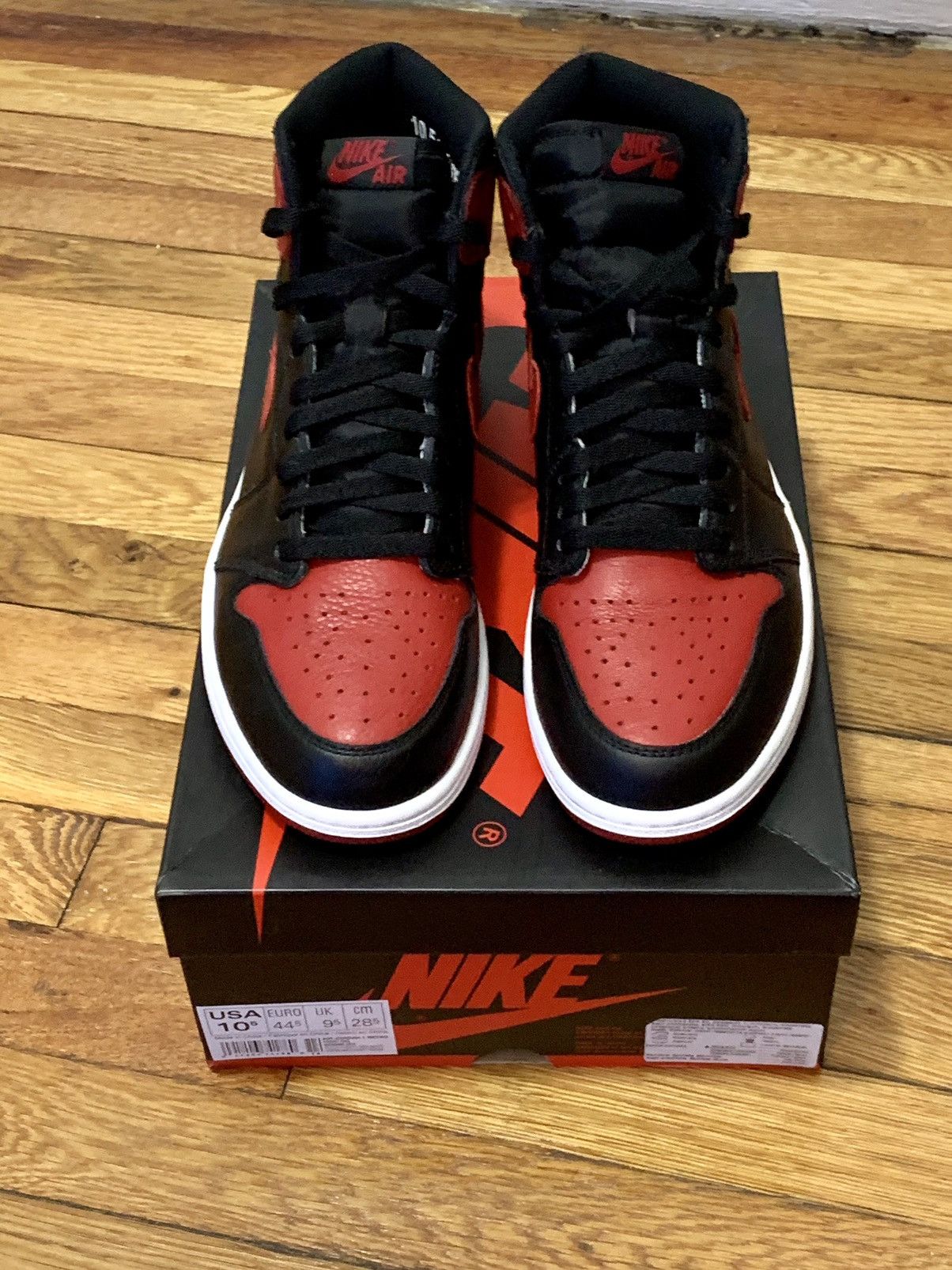 Jordan Brand Air Jordan 1 Retro Bred High OG Banned 2016 Size US 10.5 / EU 43-44 - 2 Thumbnail