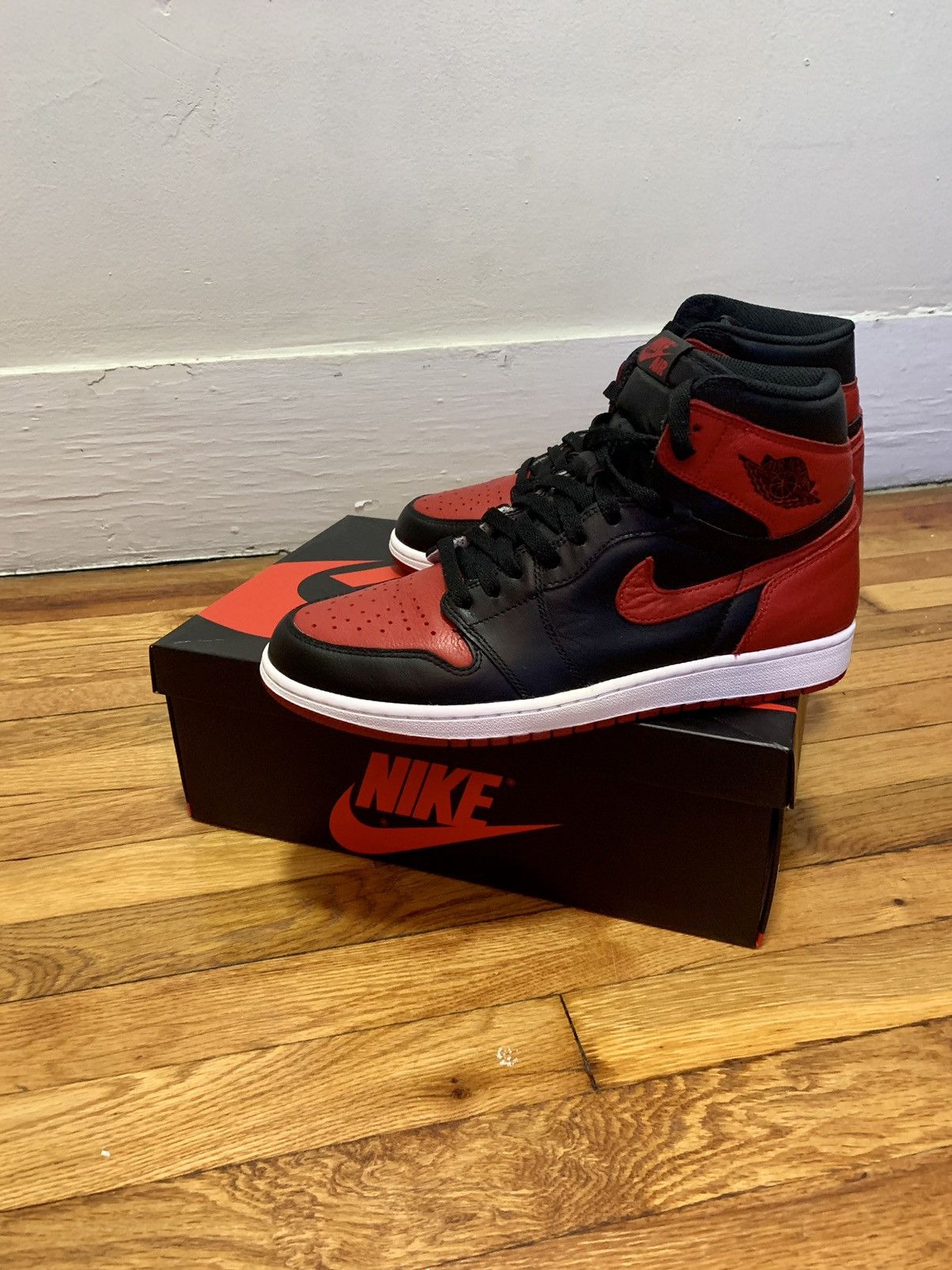 Jordan Brand Air Jordan 1 Retro Bred High OG Banned 2016 Size US 10.5 / EU 43-44 - 3 Thumbnail