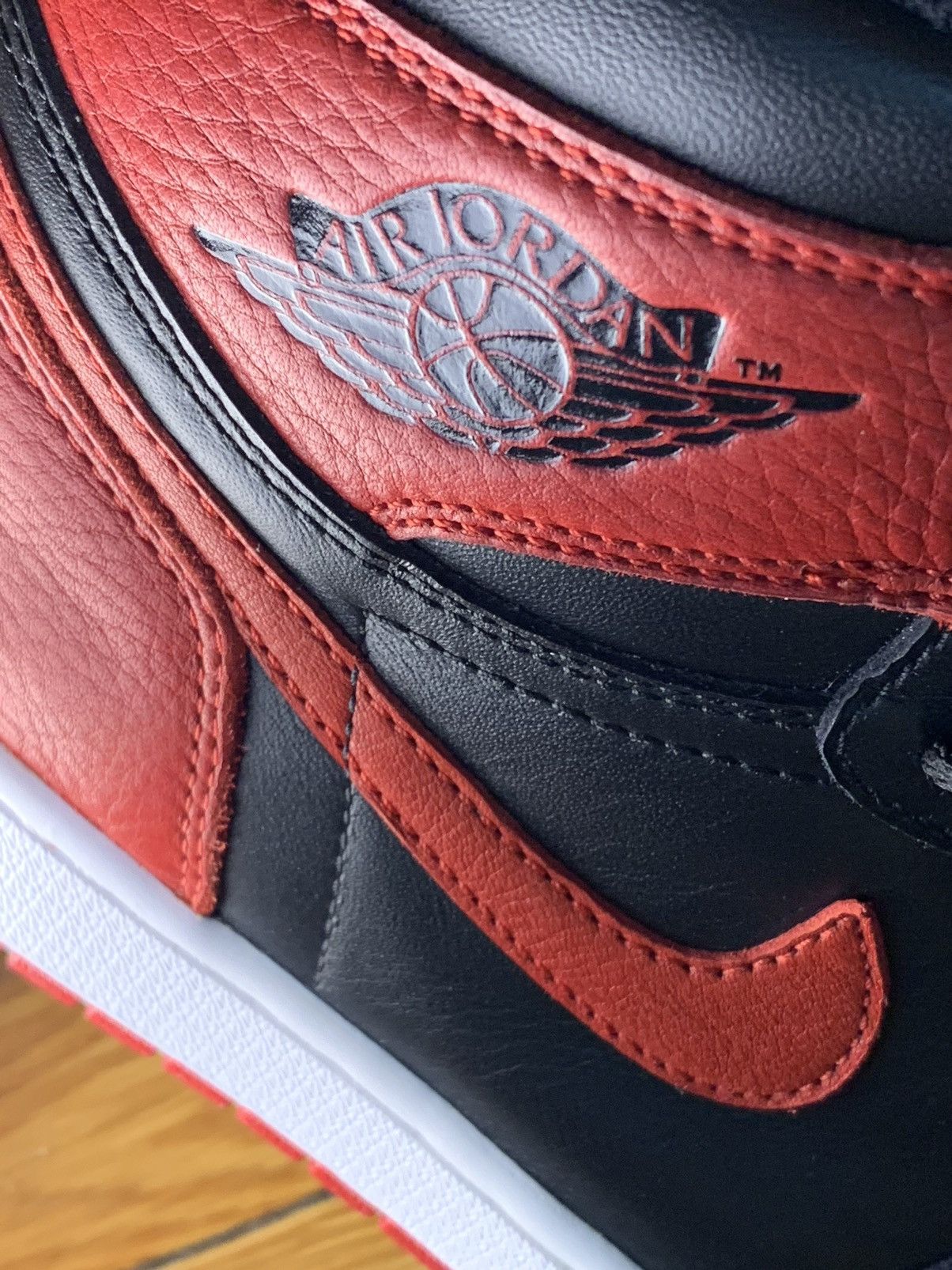 Jordan Brand Air Jordan 1 Retro Bred High OG Banned 2016 Size US 10.5 / EU 43-44 - 10 Thumbnail