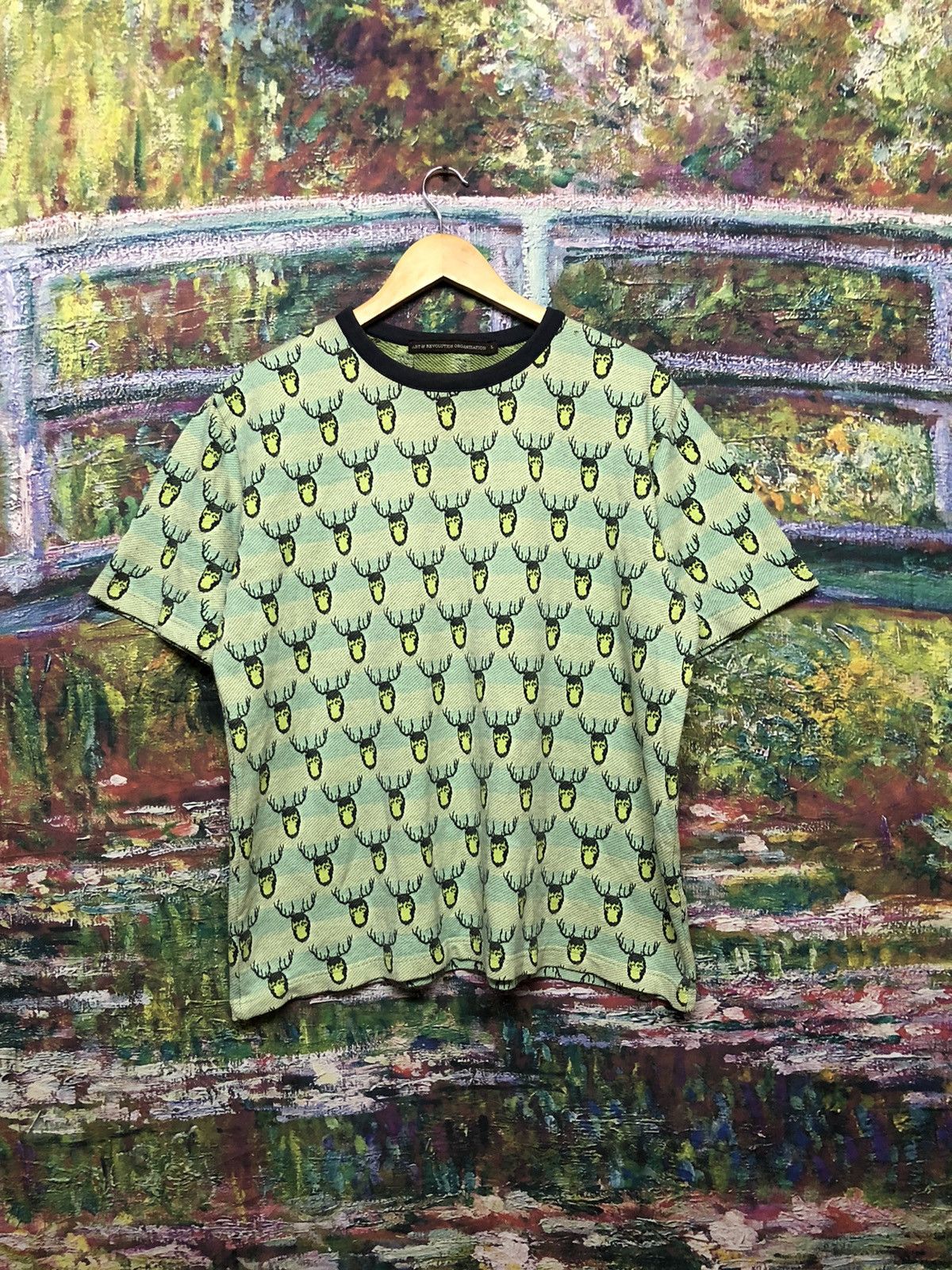 Art & revolution organization tee