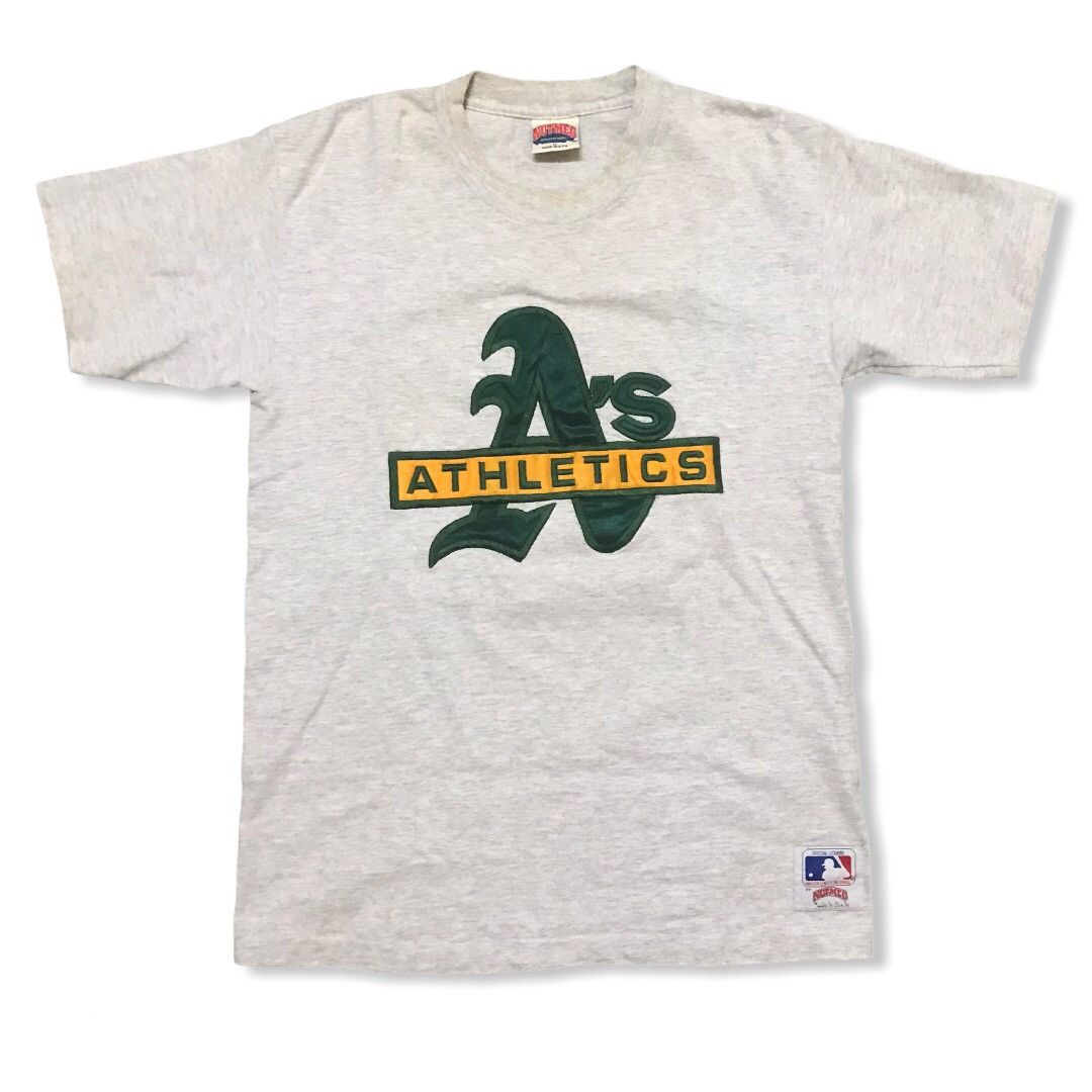Nutmeg × Vintage Vintage Embroidered Athletics Nutmeg Mills T Shirt Size US M / EU 48-50 / 2 - 1 Thumbnail