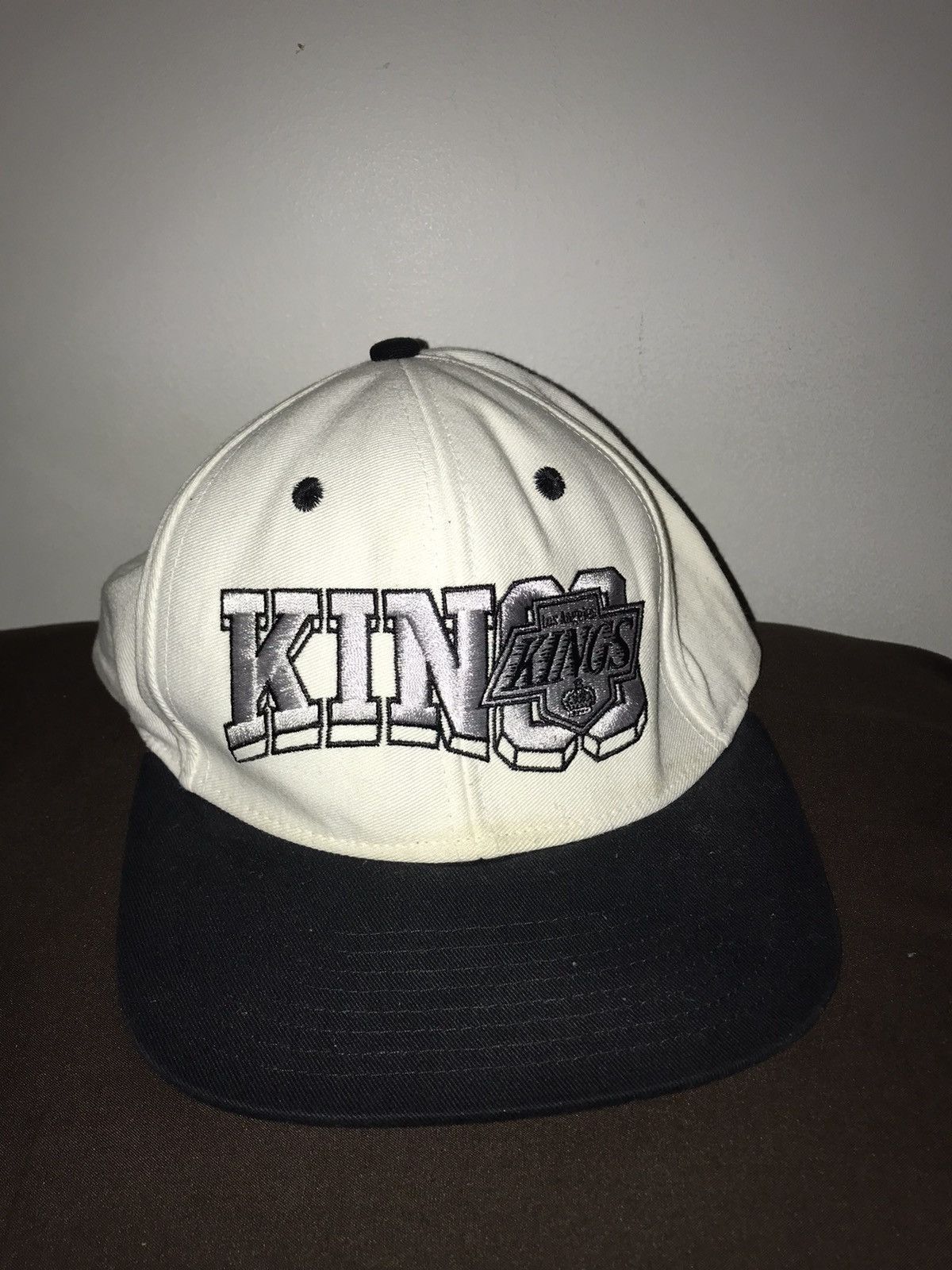 snapbackings — LOS ANGELES KINGS CLASSIC LOGO VINTAGE RETRO TISA HAT