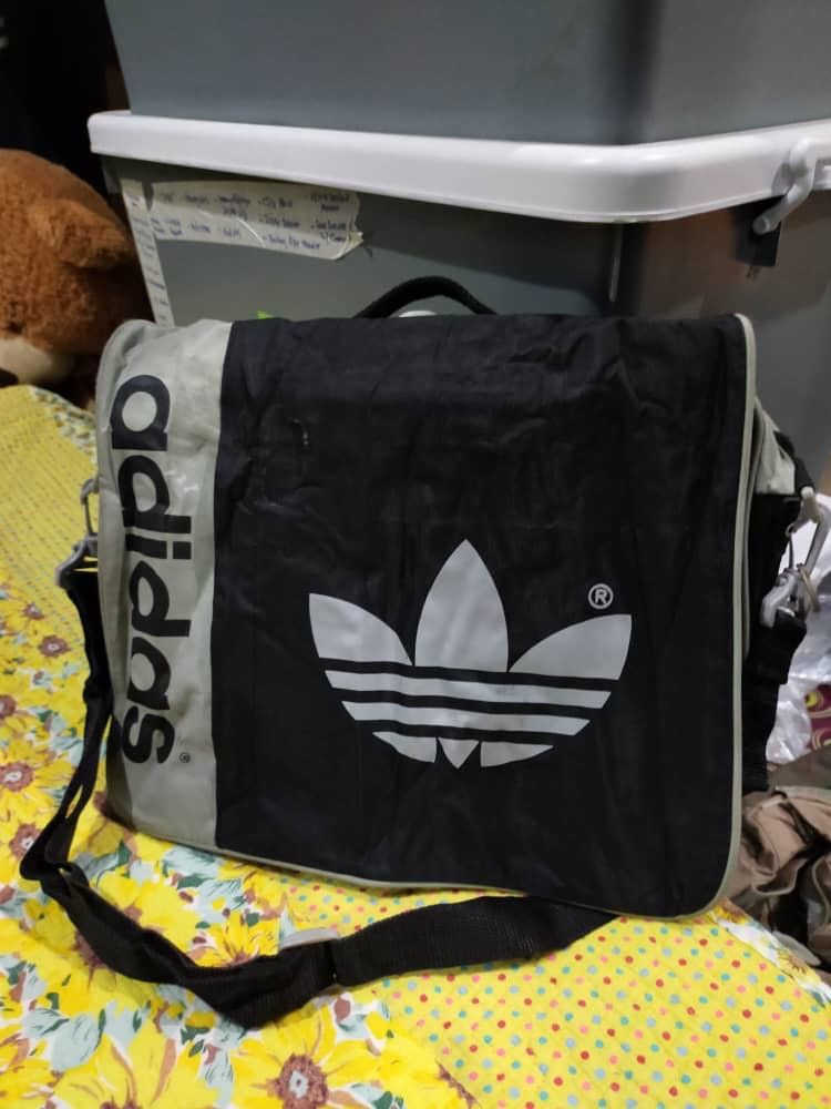 Adidas trefoil messenger bag