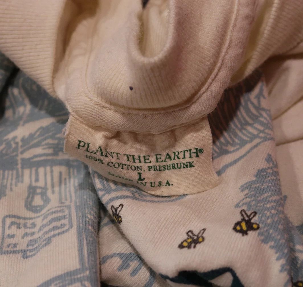 Vintage Vintage 1990s Winnie The Pooh Classic Pooh Disney Shirt Size US L / EU 52-54 / 3 - 7 Preview