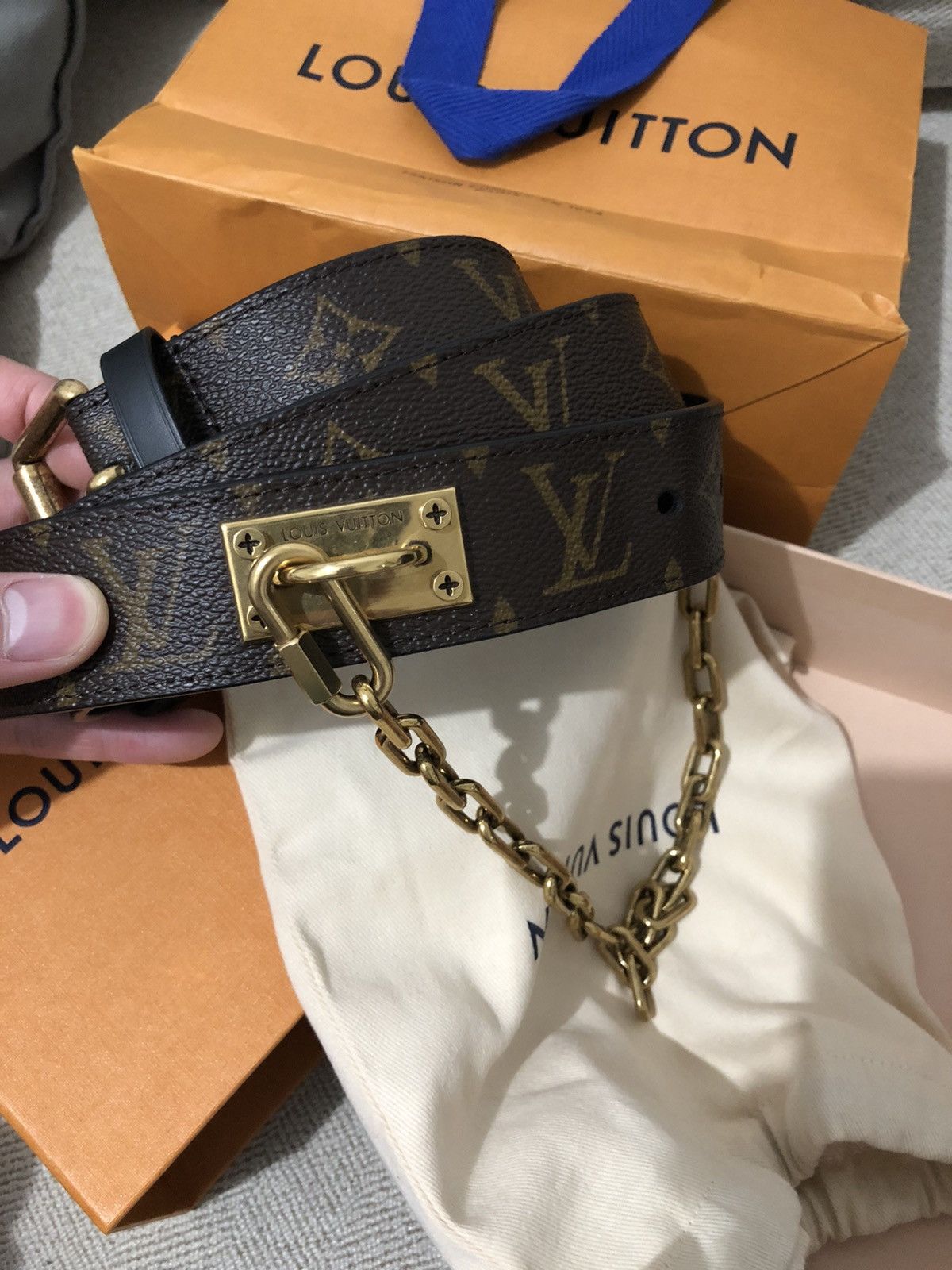  Louis Vuitton MP058S Suntulle Signature 1.4 inches (35 mm)  Chain Belt, Virgil Abloh : Clothing, Shoes & Jewelry