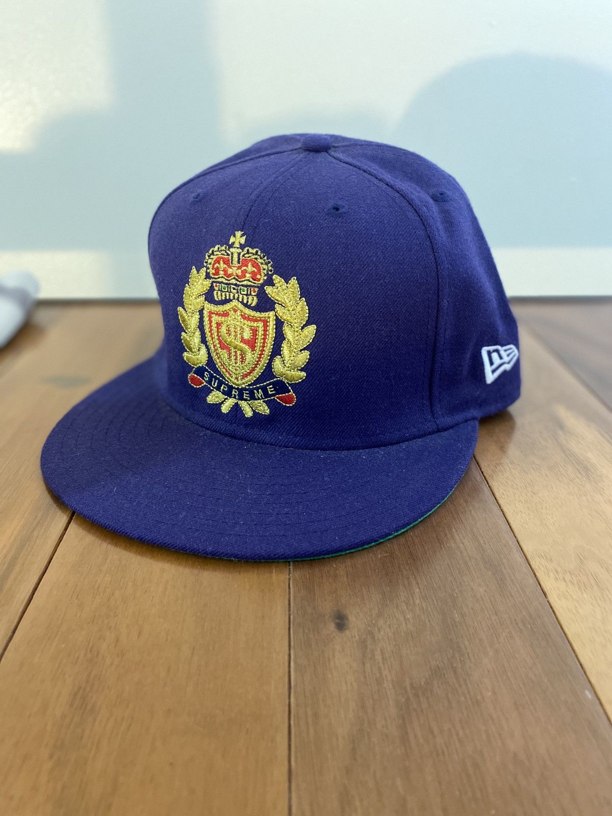 New Era × Supreme 2005 supreme crest logo hat purple 7 5/8