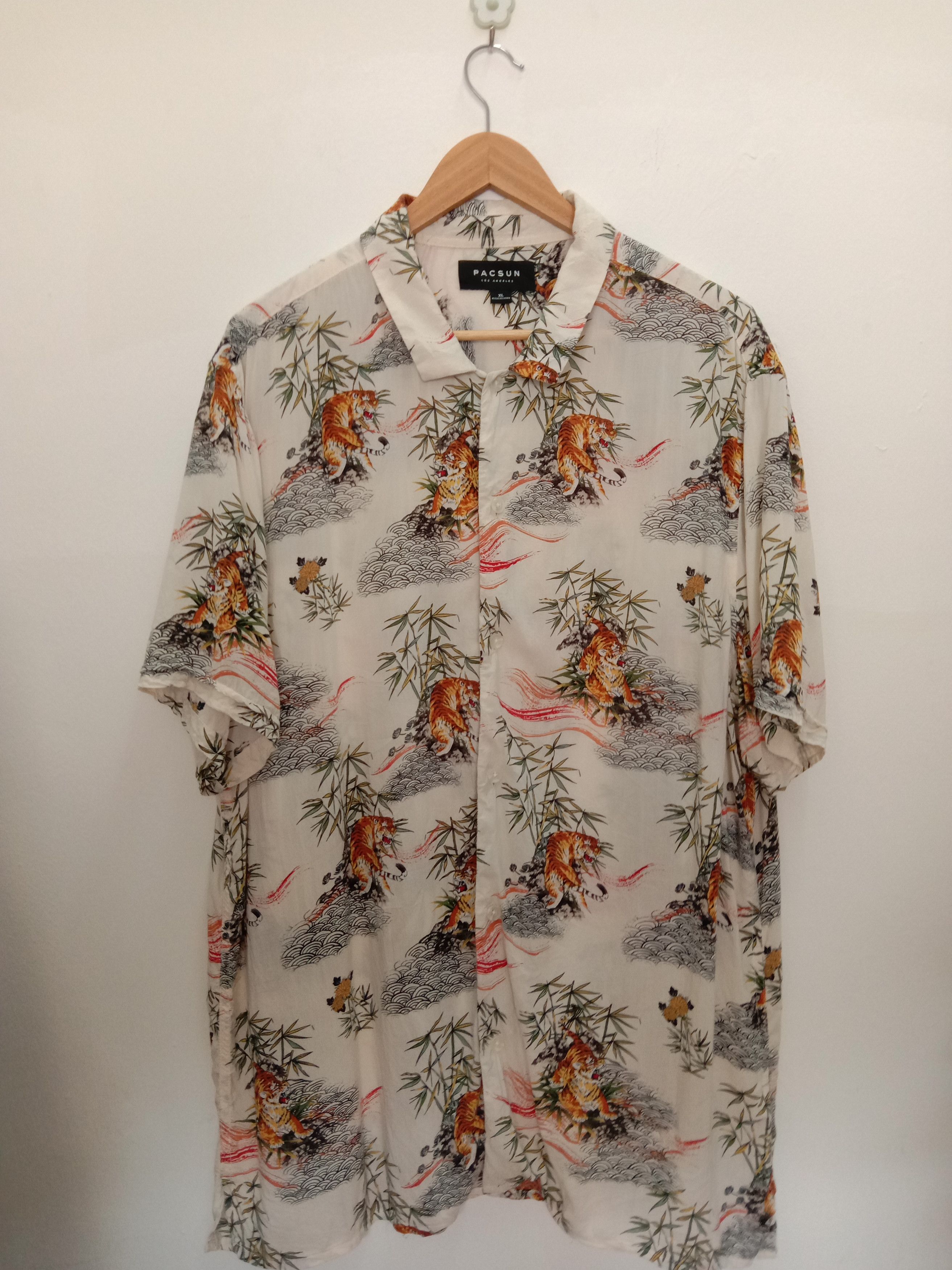Pacsun Pacsun Hawaiian Oriental Tiger Design. Size XL Size US XL / EU 56 / 4 - 2 Thumbnail