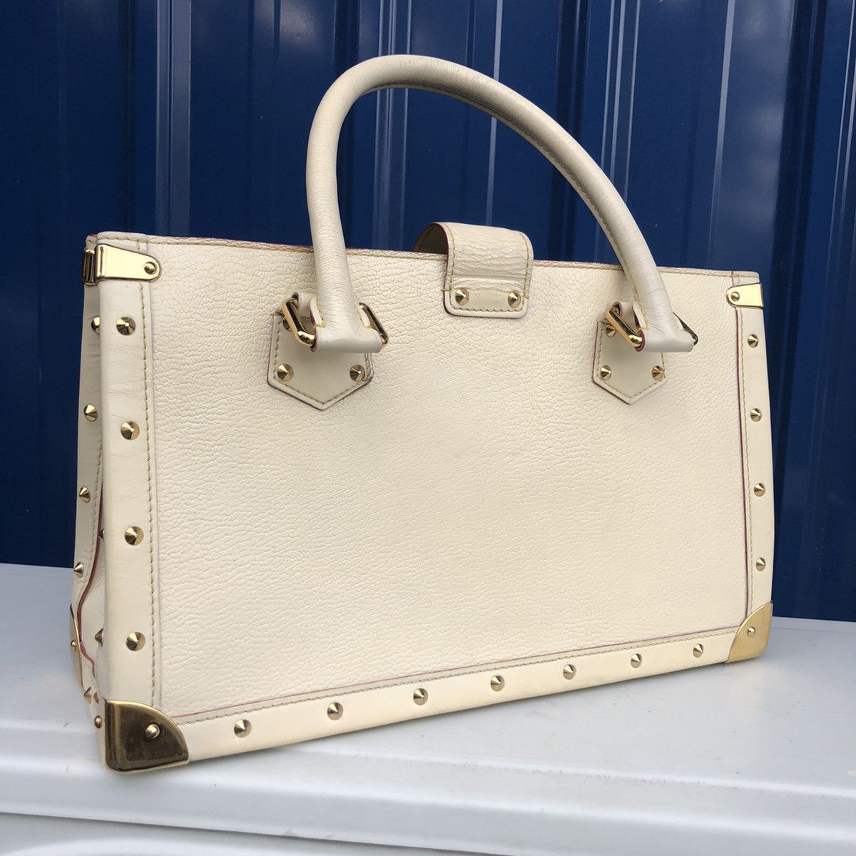 Louis Vuitton 🔥 Authentic 🔥 LOUIS VUITTON White Suhali Leather Size ONE SIZE - 9 Thumbnail