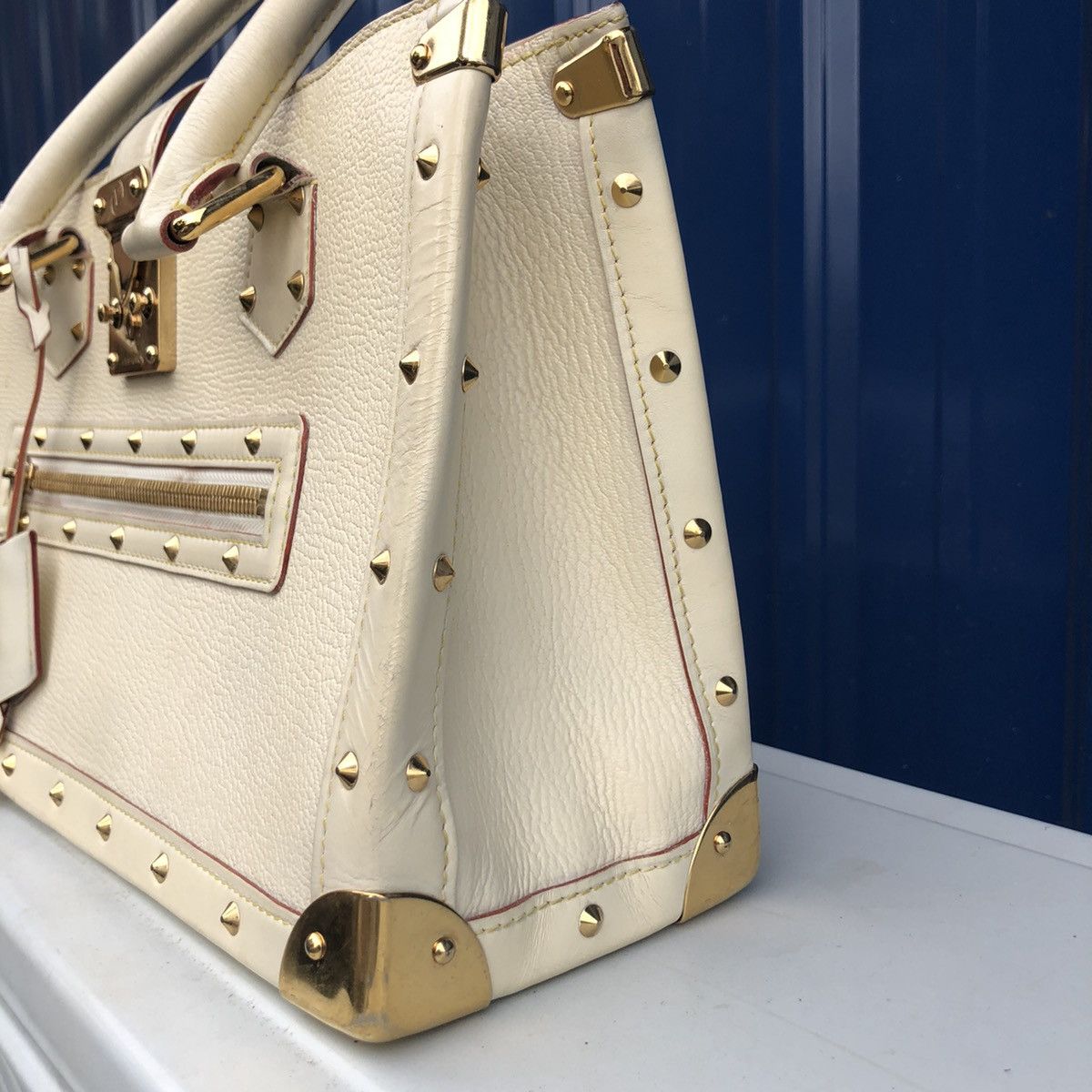 Louis Vuitton 🔥 Authentic 🔥 LOUIS VUITTON White Suhali Leather Size ONE SIZE - 7 Thumbnail