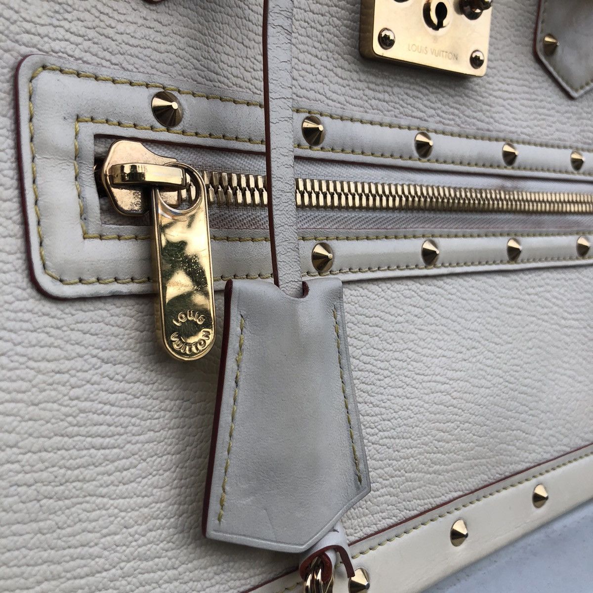Louis Vuitton 🔥 Authentic 🔥 LOUIS VUITTON White Suhali Leather Size ONE SIZE - 3 Thumbnail