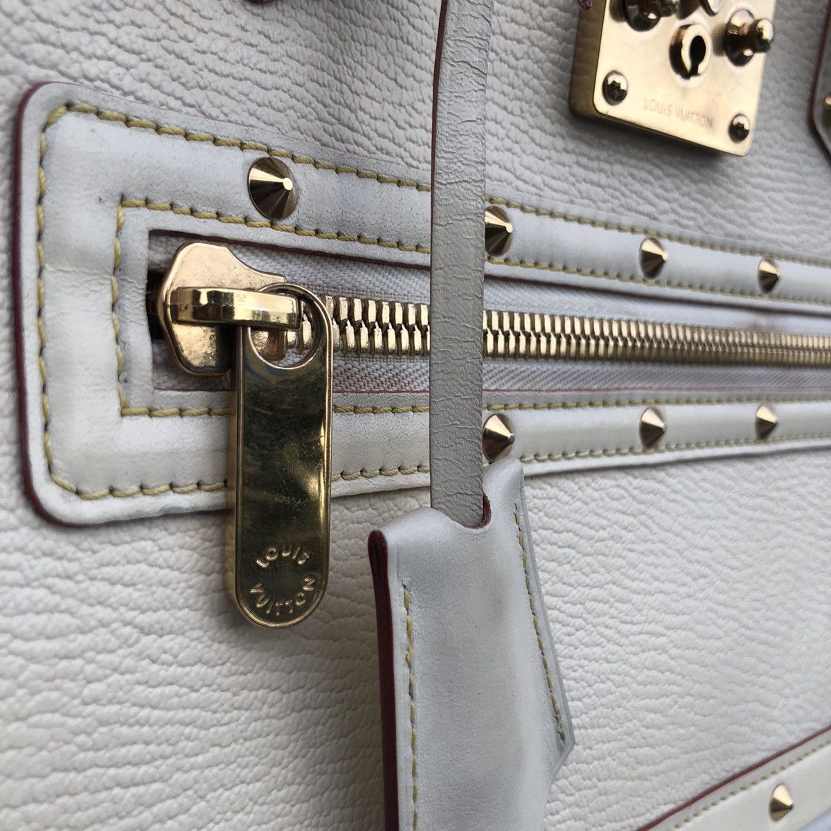 Louis Vuitton 🔥 Authentic 🔥 LOUIS VUITTON White Suhali Leather Size ONE SIZE - 5 Thumbnail