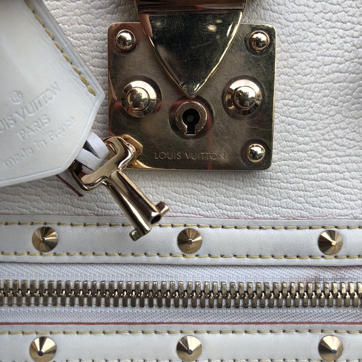 Louis Vuitton 🔥 Authentic 🔥 LOUIS VUITTON White Suhali Leather Size ONE SIZE - 4 Thumbnail