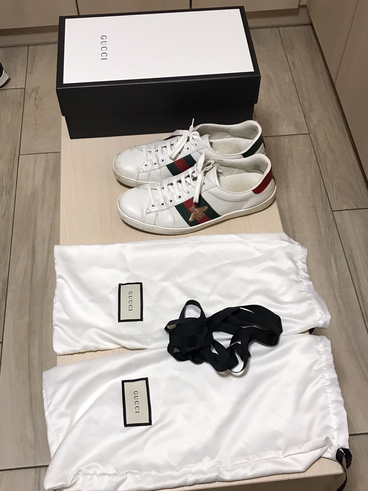 Gucci Gucci Ace Sneakers With Bee Embroidery Size US 9.5 / EU 42-43 - 3 Thumbnail