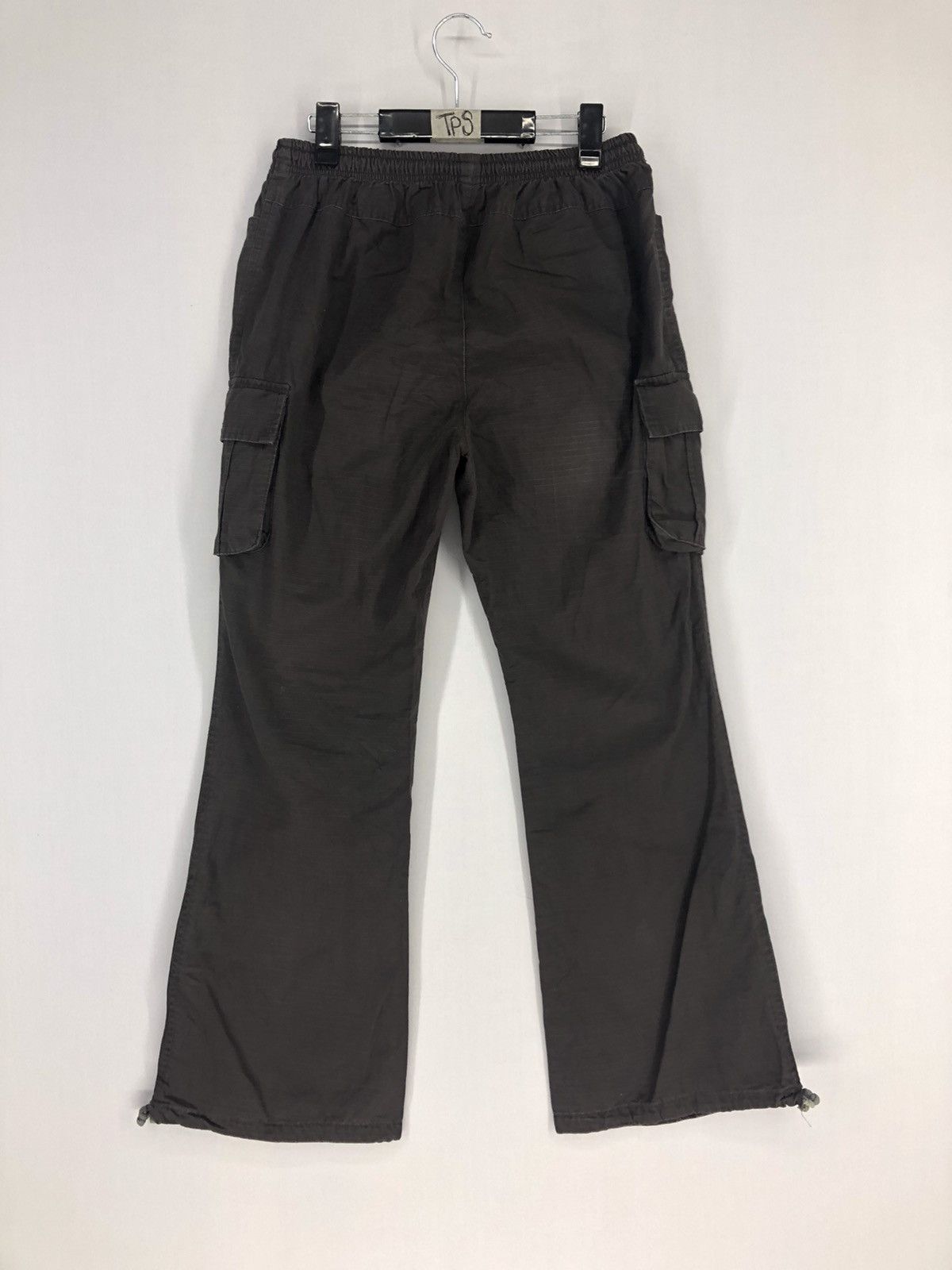 Japanese Brand JAPANESE BRAND BLACK FLARED CARGO PANTS Size US 26 / EU 42 - 2 Thumbnail