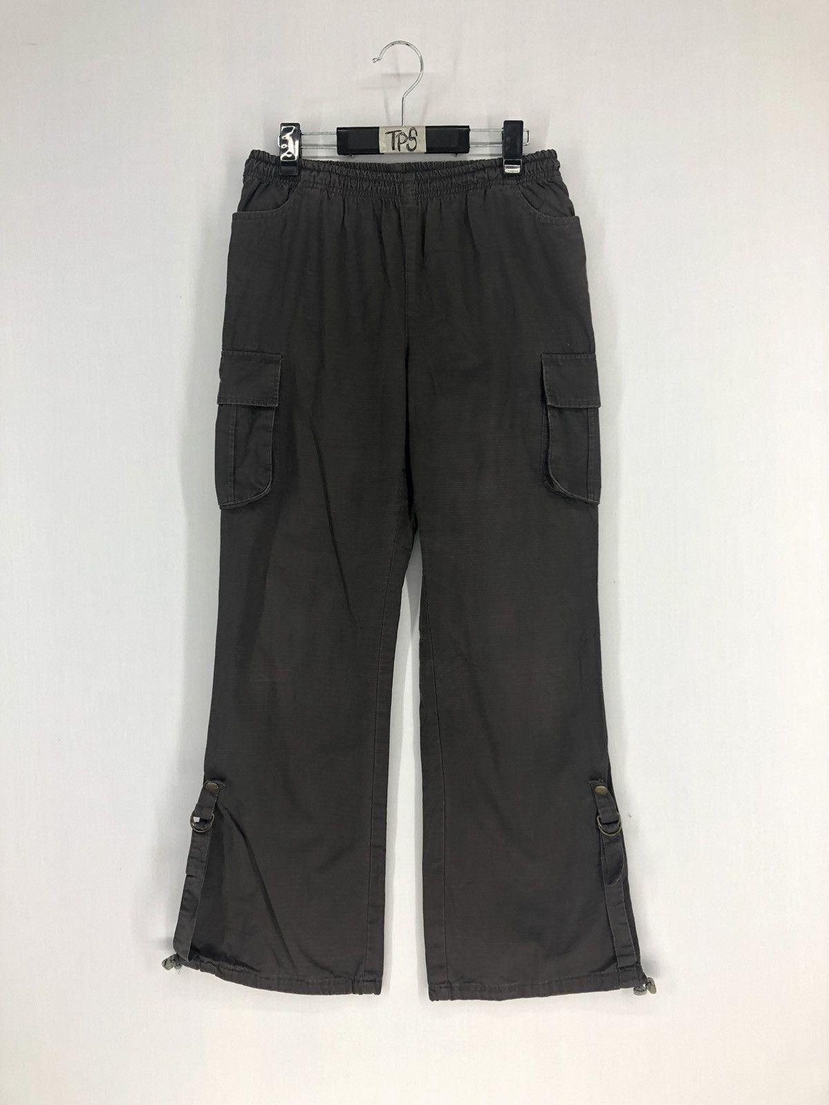 Japanese Brand JAPANESE BRAND BLACK FLARED CARGO PANTS Size US 26 / EU 42 - 1 Thumbnail