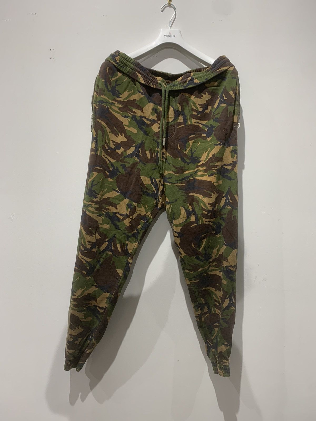 Off white camo pants deals