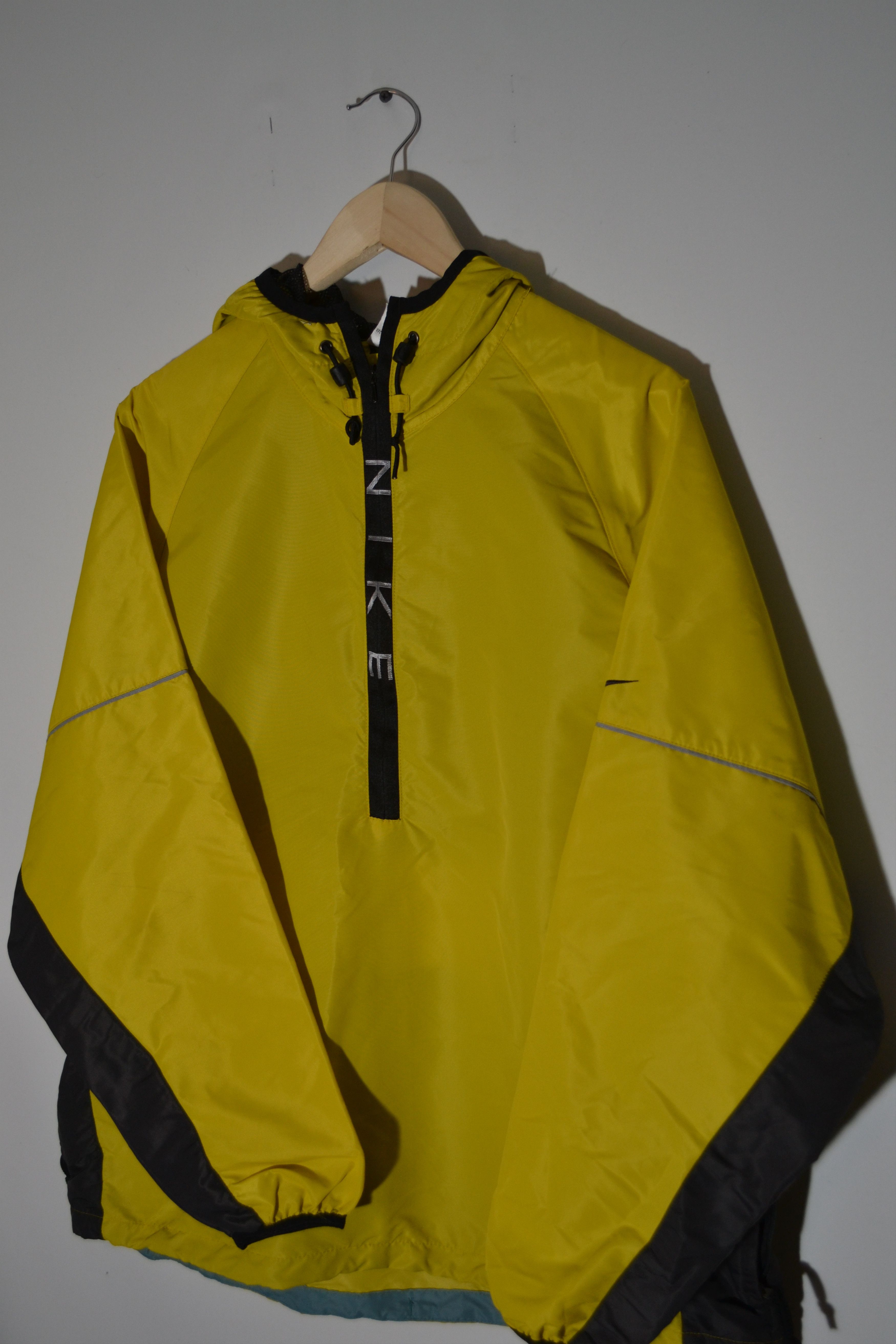 nikewind breaker