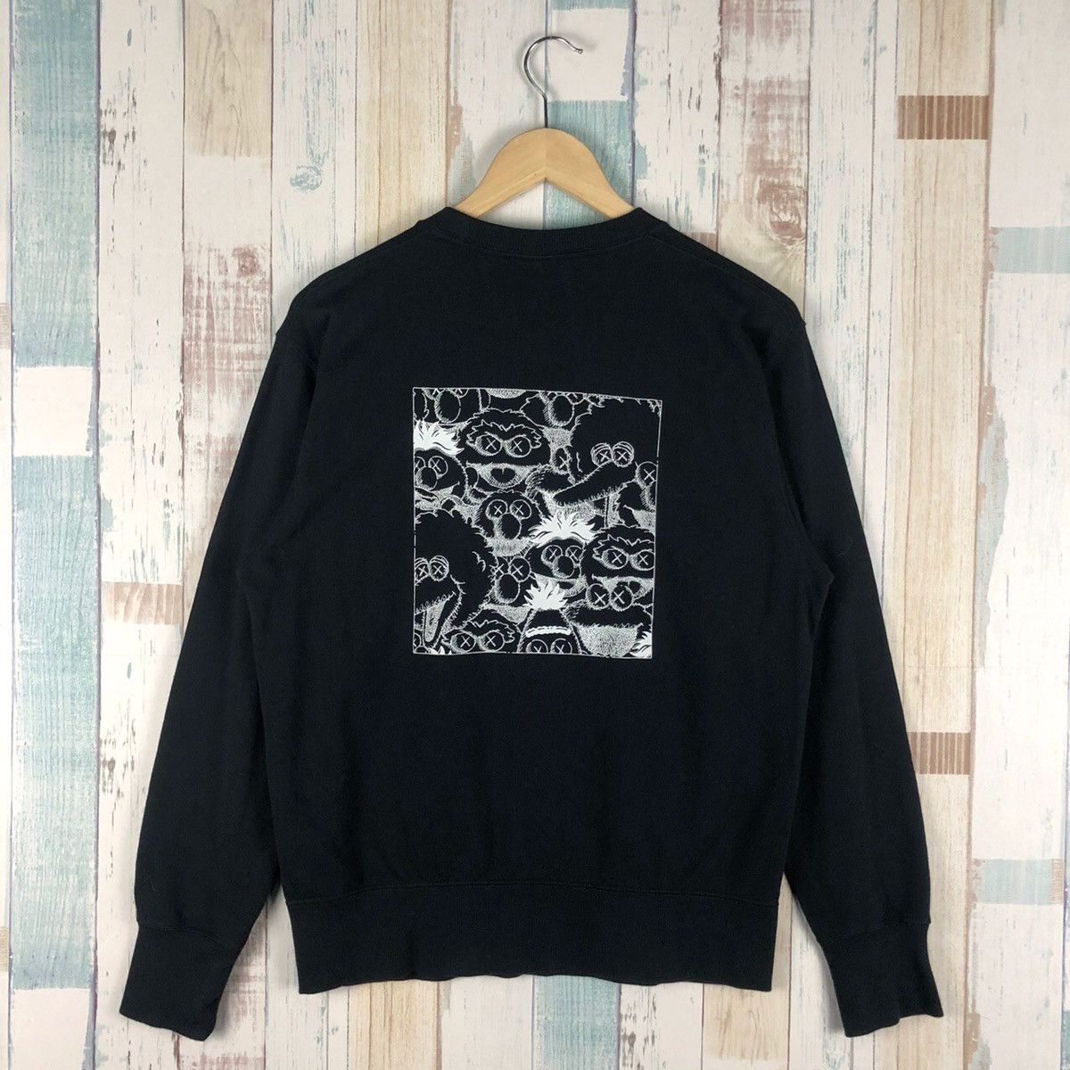 Kaws × Uniqlo Uniqlo X Kaws Sweatshirt Big Logo Size US S / EU 44-46 / 1 - 1 Thumbnail