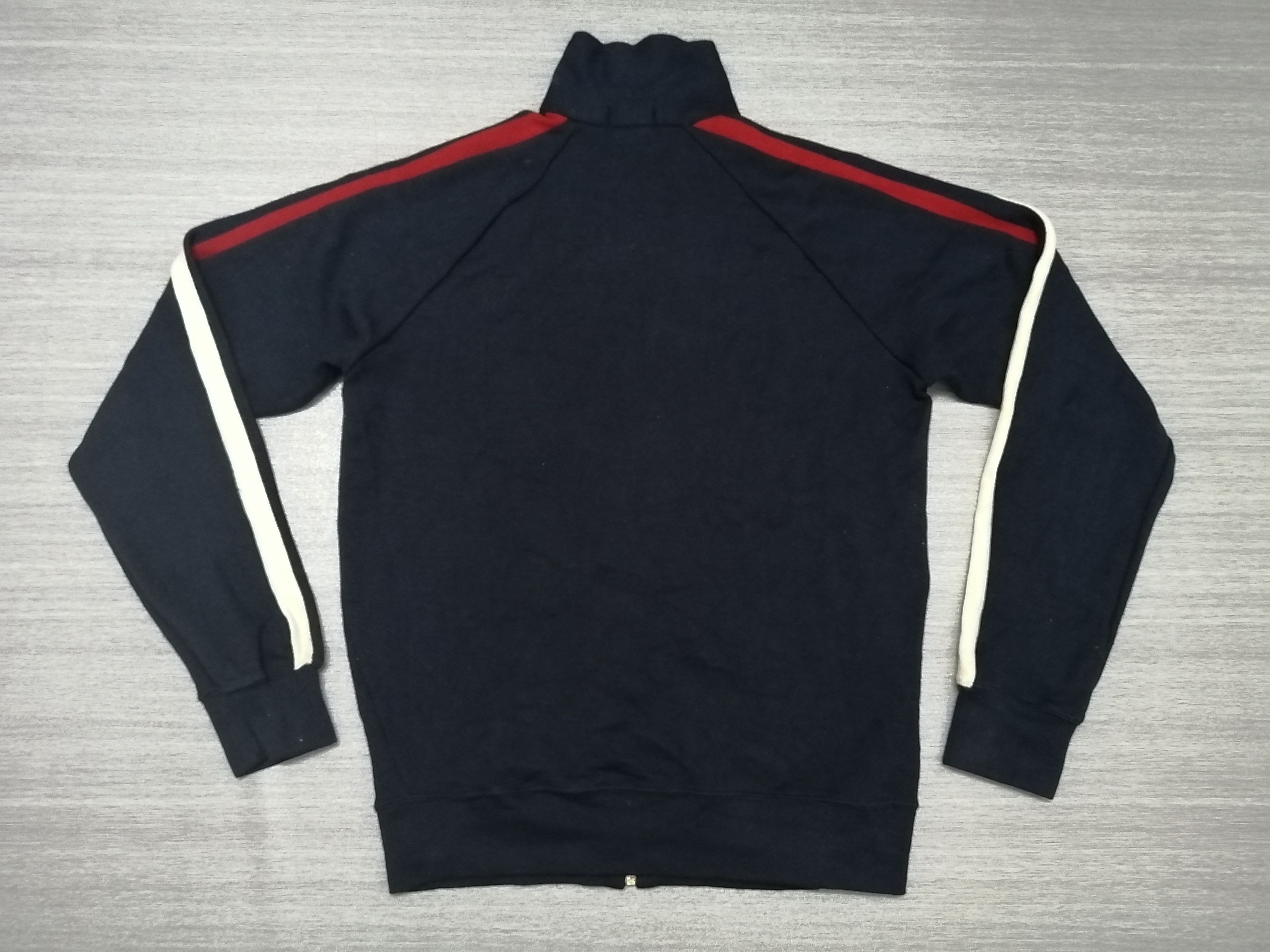 Izod Lacoste Vintage outlet Black Sweater