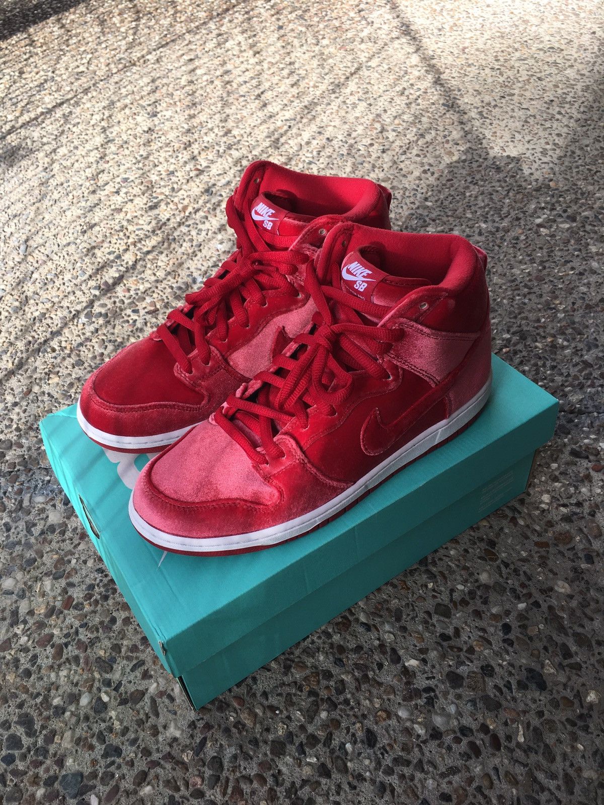 Red Velvet Dunk | Grailed