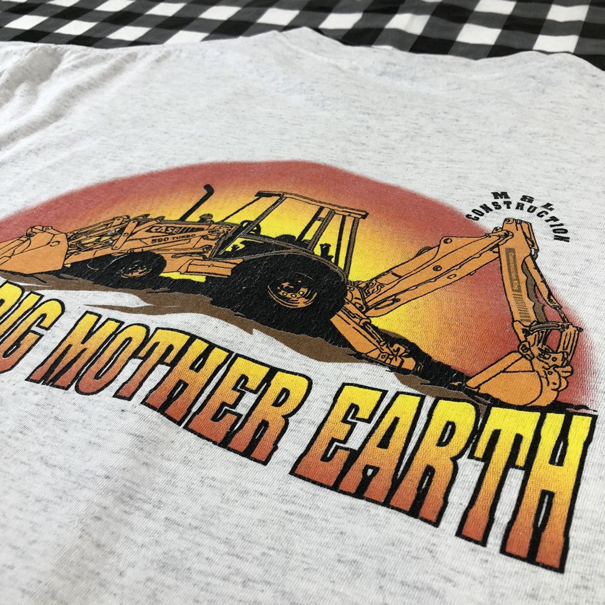 Vintage We Dig Mother Earth Caterpillar Case Construction Vintage T Size US XL / EU 56 / 4 - 4 Thumbnail