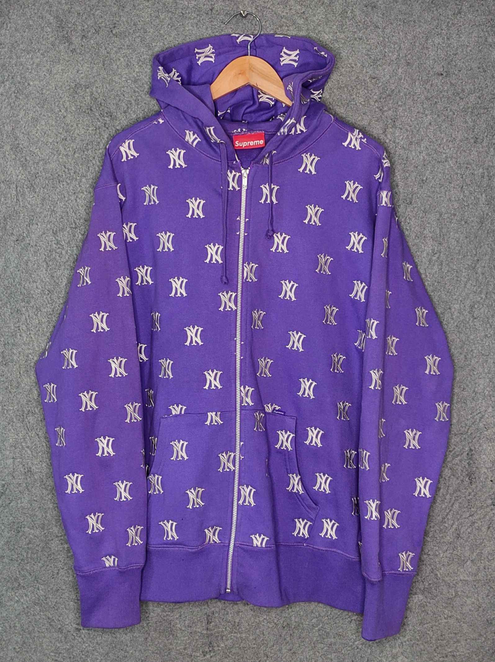 Top Supreme NY Yankees 2000’s Embroidered Zip Up Hoodie