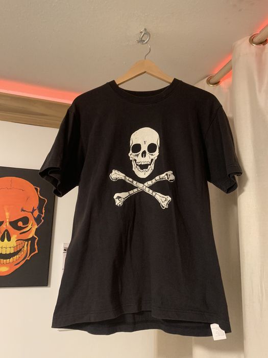 Vlone skull hotsell and bones