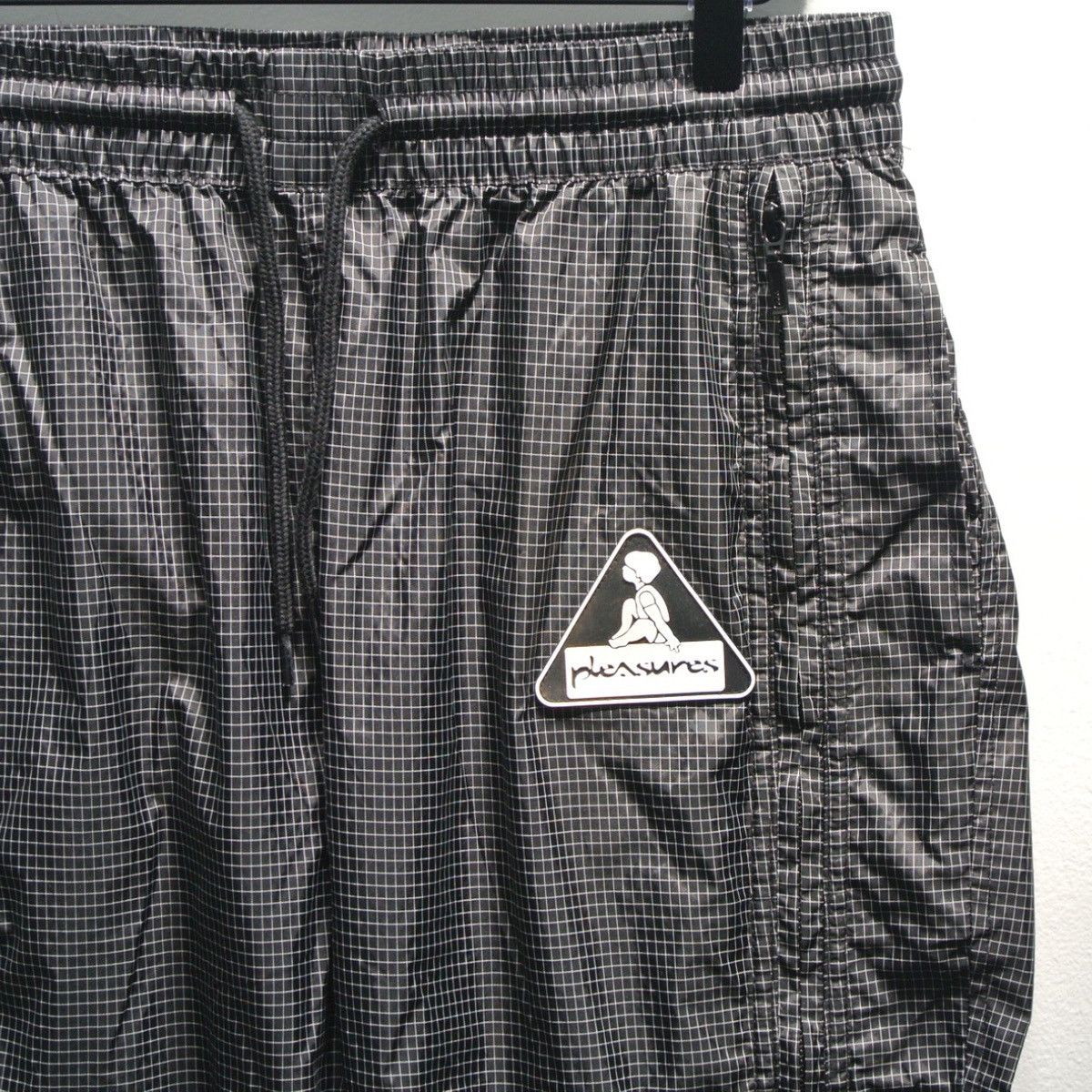 Pleasures Pleasures BRICK TECH ripstop NYLON TRACKPANT black Size US 32 / EU 48 - 2 Thumbnail