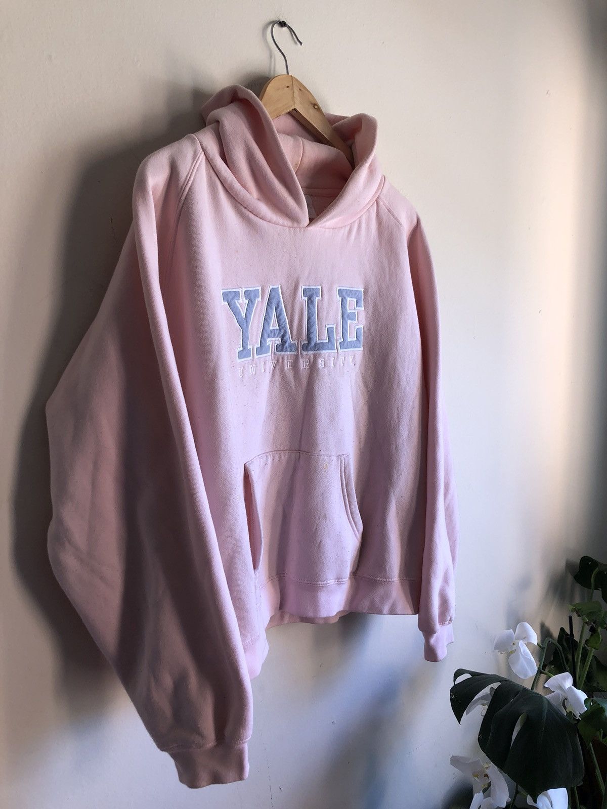 Vintage Yale University Pink Raglan Sleeve Hoodie Size US M / EU 48-50 / 2 - 1 Thumbnail