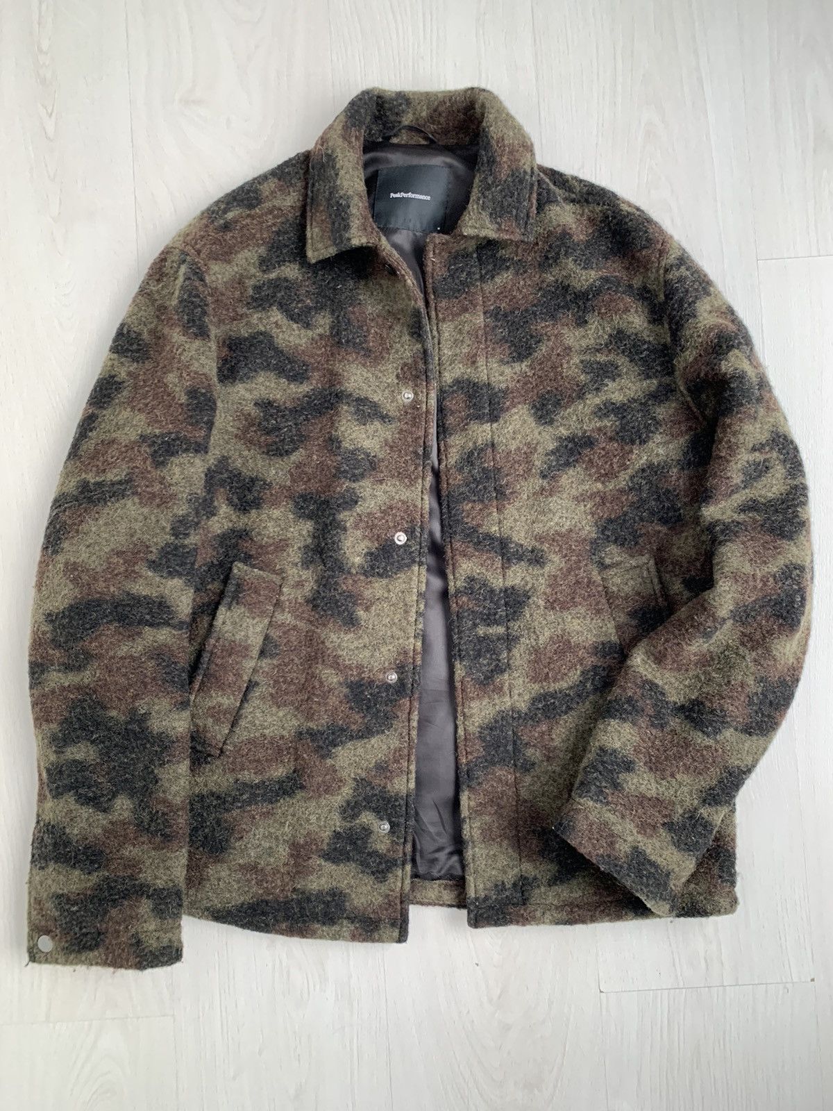 Peak performance camo jacket hotsell