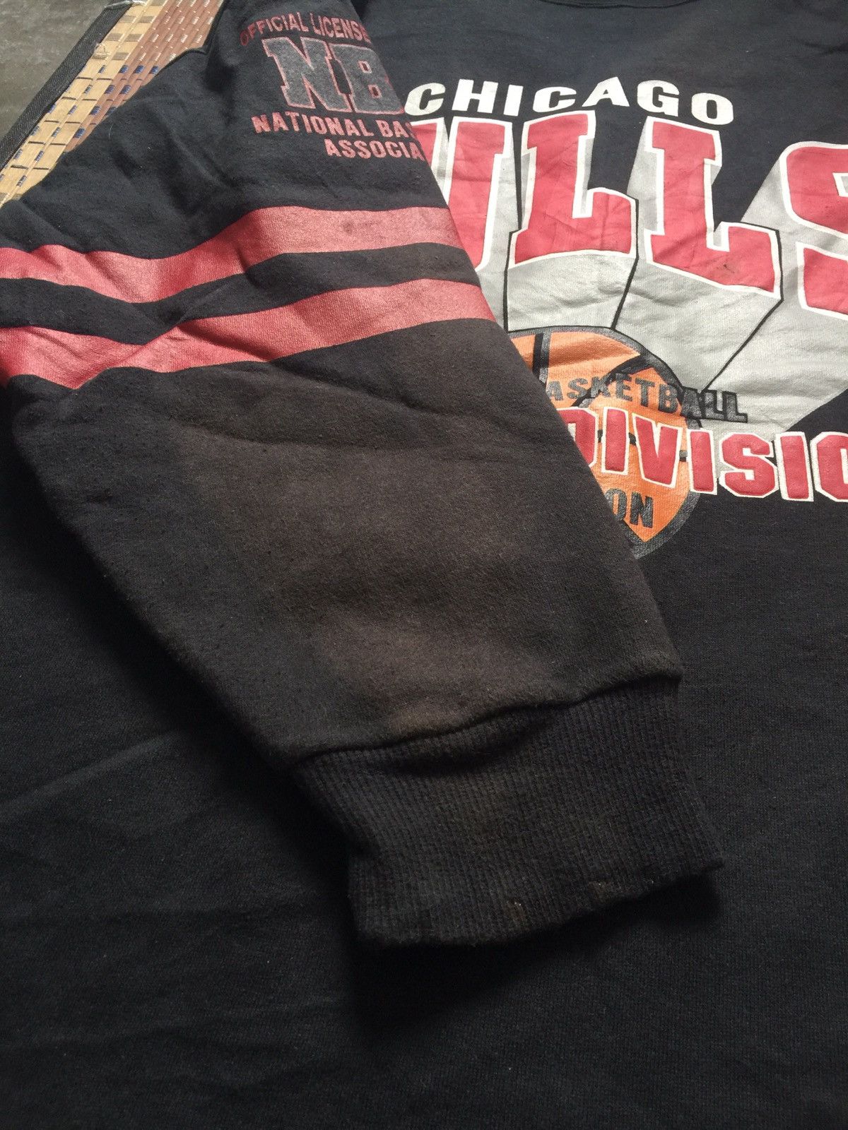 NBA Vintage 90’s Chicago Bulls NBA Sweater Size US L / EU 52-54 / 3 - 9 Thumbnail
