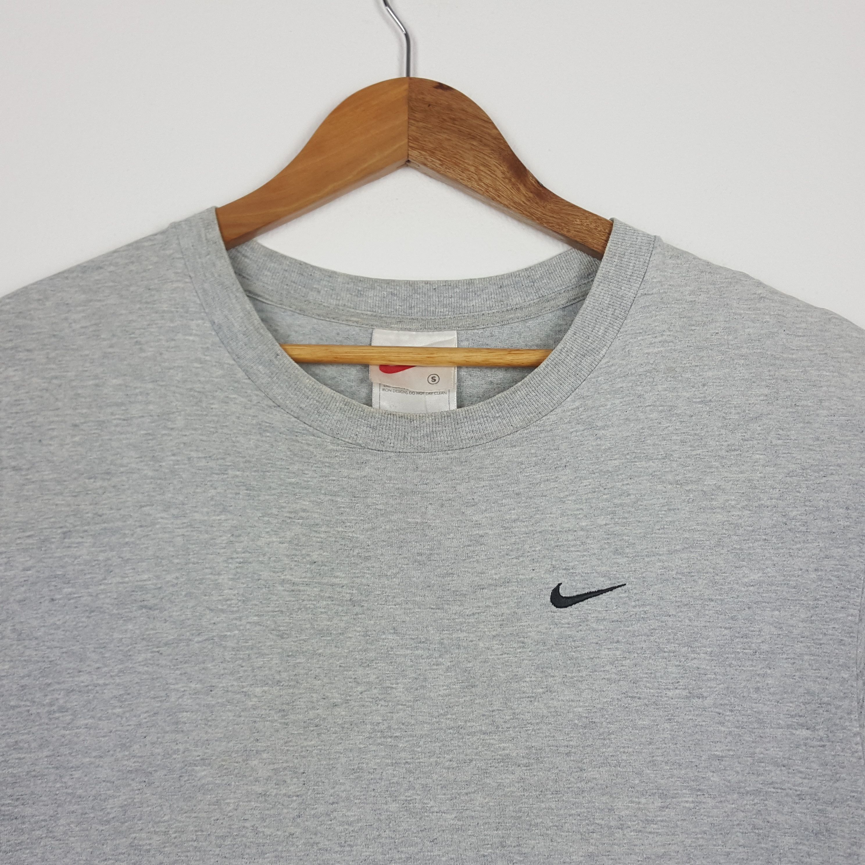 Nike × Vintage Vintage Nike Small Swoosh T-Shirt Travis Scott Size US S / EU 44-46 / 1 - 4 Thumbnail