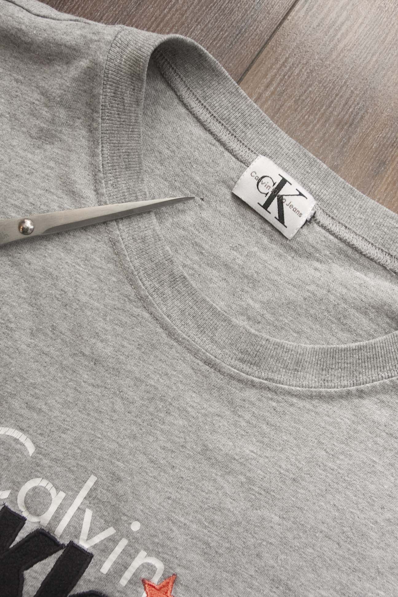 Calvin Klein Calvin Klein T Shirt Spell Out Vintage Size L Size US L / EU 52-54 / 3 - 2 Thumbnail
