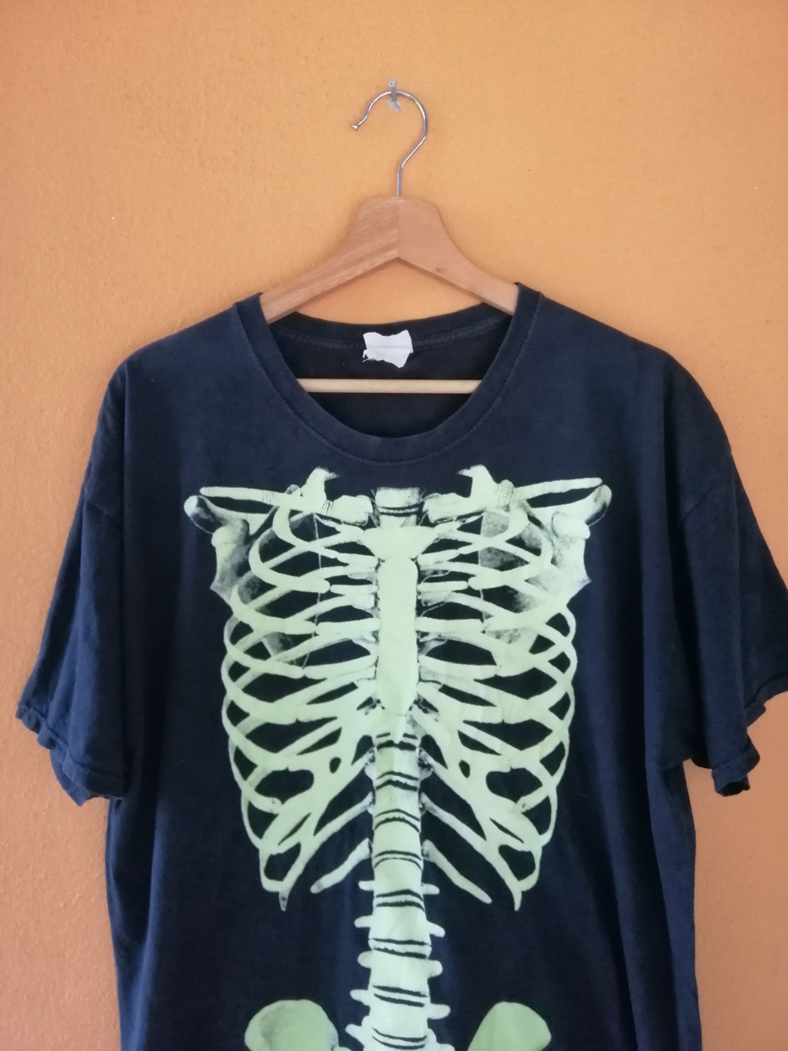 Vintage Vintage 90s Skeleton Bone Tshirt Black Fashion Victim Size US L / EU 52-54 / 3 - 6 Thumbnail