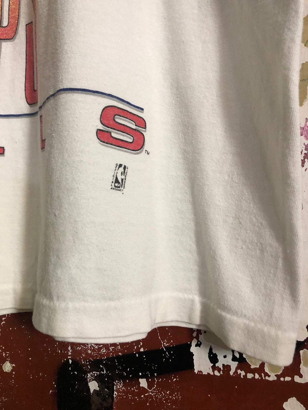 Vintage CHICAGO BULLS 1991 “WORLD CHAMPIONS” VINTAGE T SHIRT STITCH Size US L / EU 52-54 / 3 - 4 Thumbnail