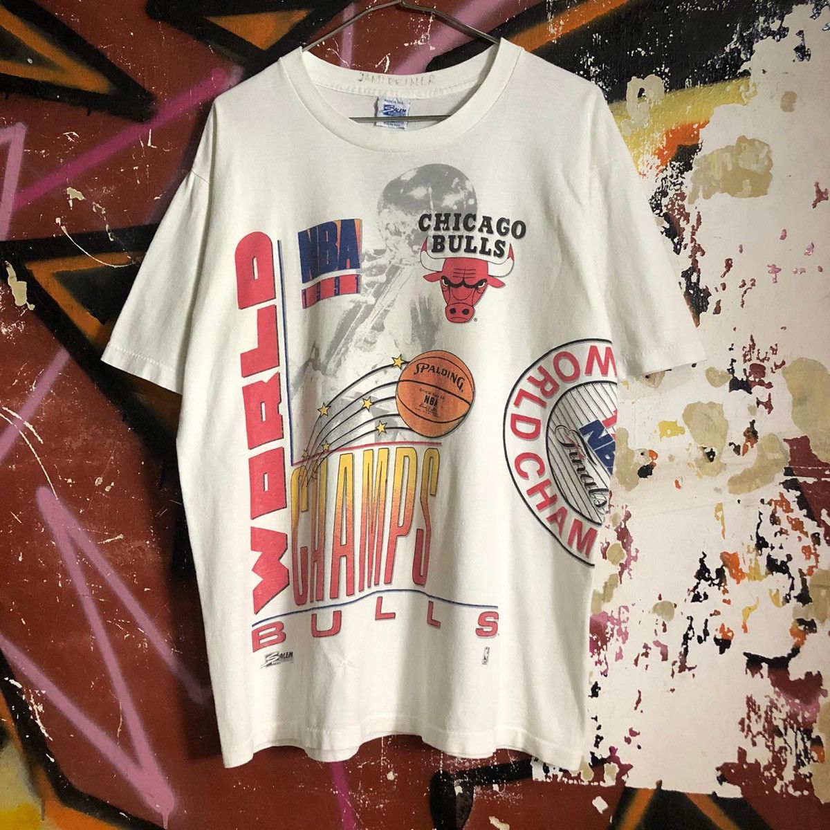 Vintage CHICAGO BULLS 1991 “WORLD CHAMPIONS” VINTAGE T SHIRT STITCH Size US L / EU 52-54 / 3 - 1 Thumbnail