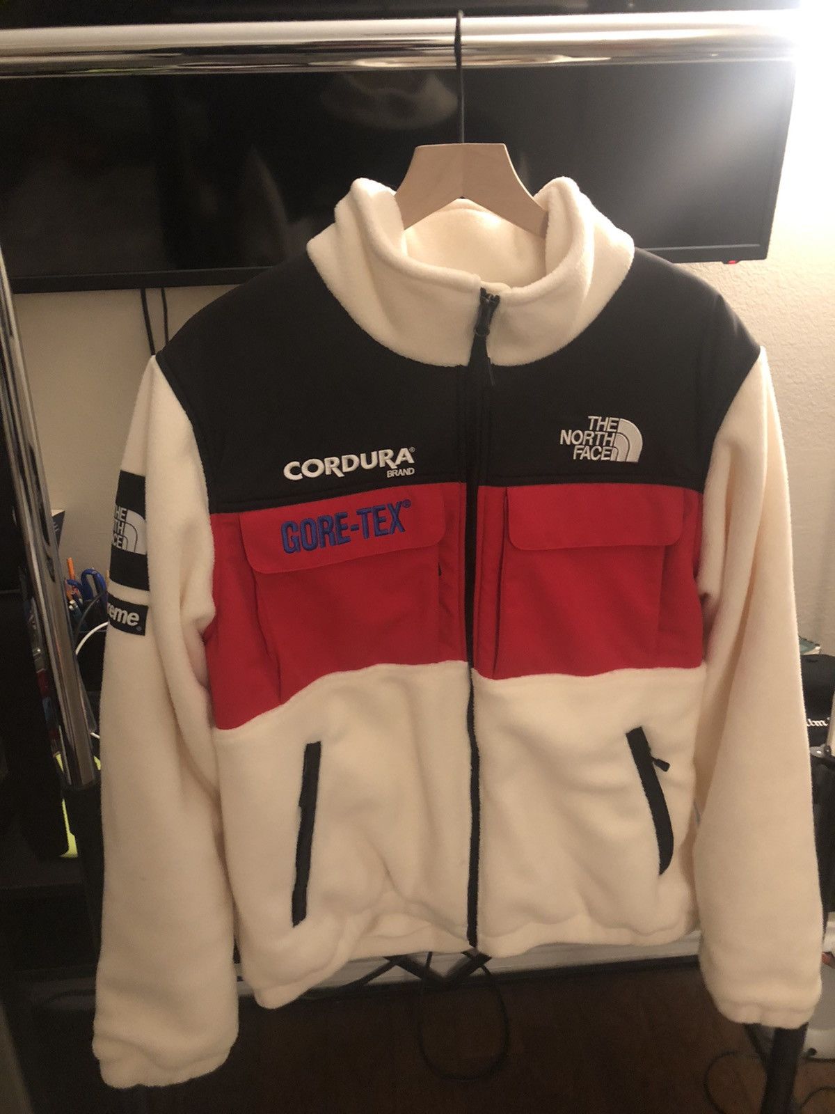Supreme × The North Face Supreme The North Face Expedition Fleece (FW18) Jacket White Size US L / EU 52-54 / 3 - 1 Thumbnail