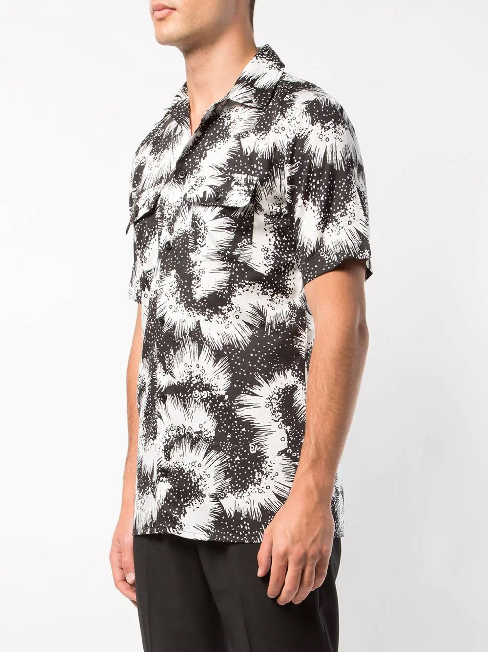 Givenchy Short Sleeve Printed Shirt Size US M / EU 48-50 / 2 - 6 Thumbnail