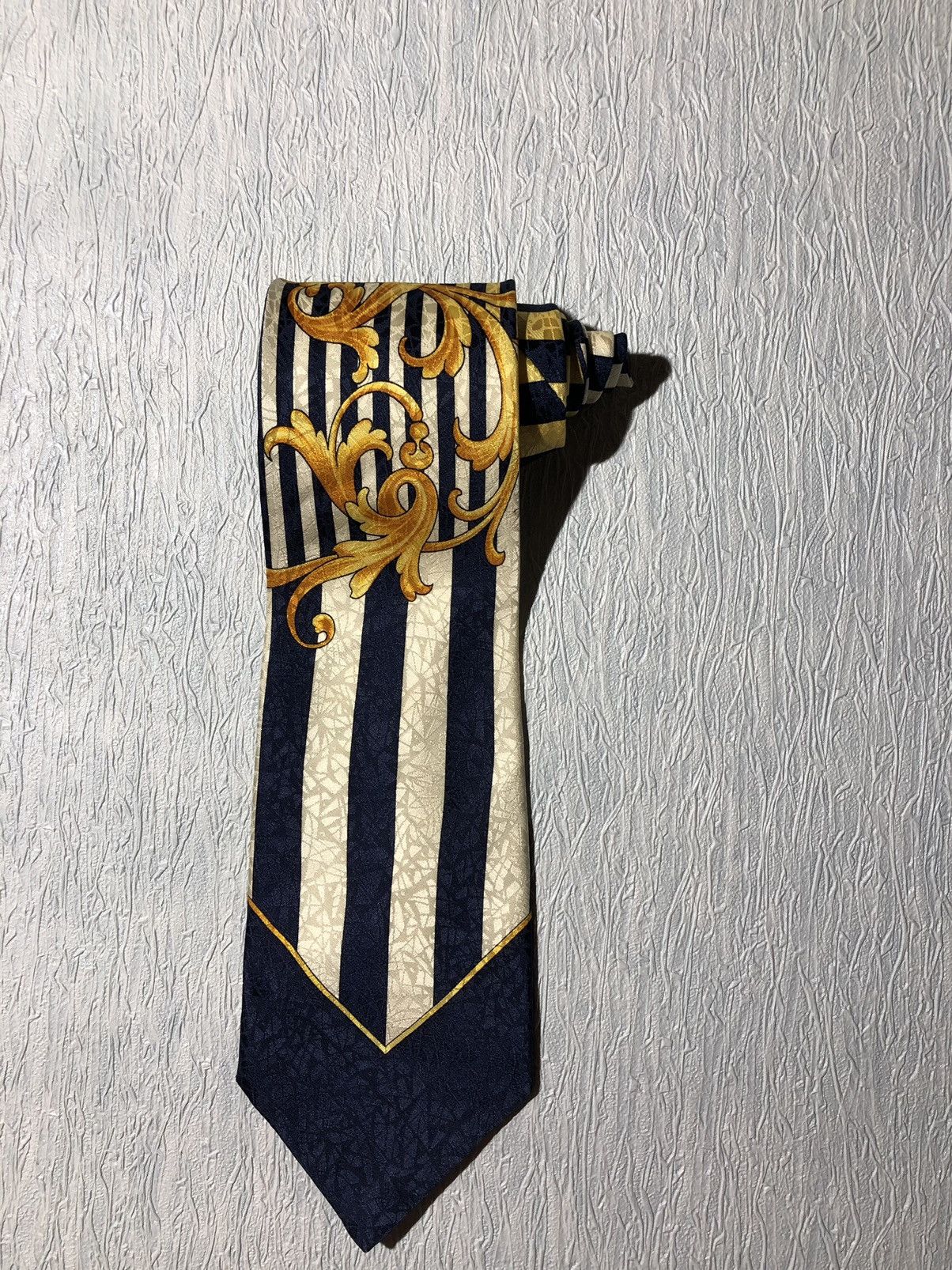 Cravate En Soie Bleue Micky Per H.Neuber - Occasion - Fabriquée En Italie