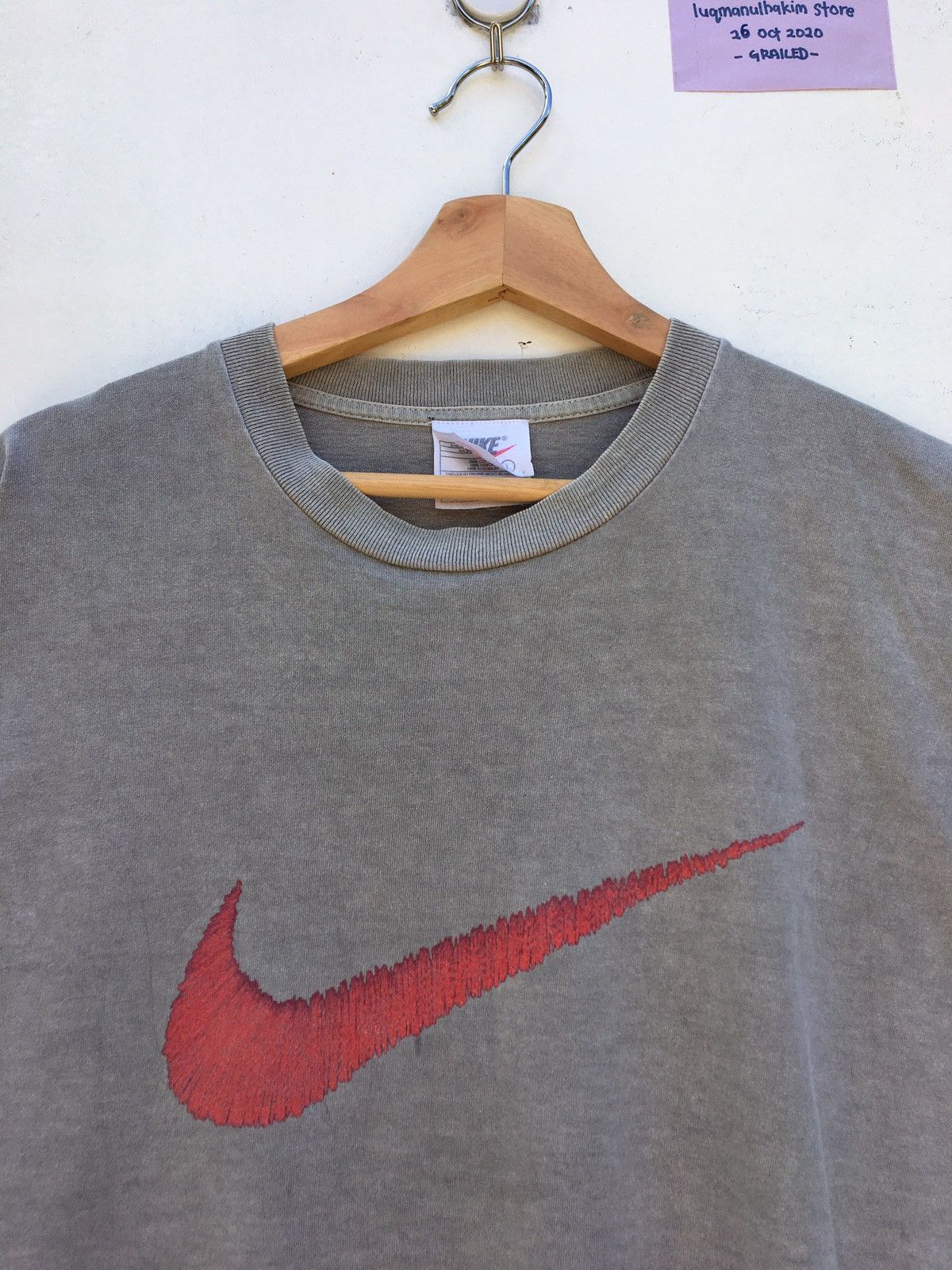 Nike Vintage 90s Nike Center Swoosh Big Logo T-shirt Size US L / EU 52-54 / 3 - 6 Thumbnail