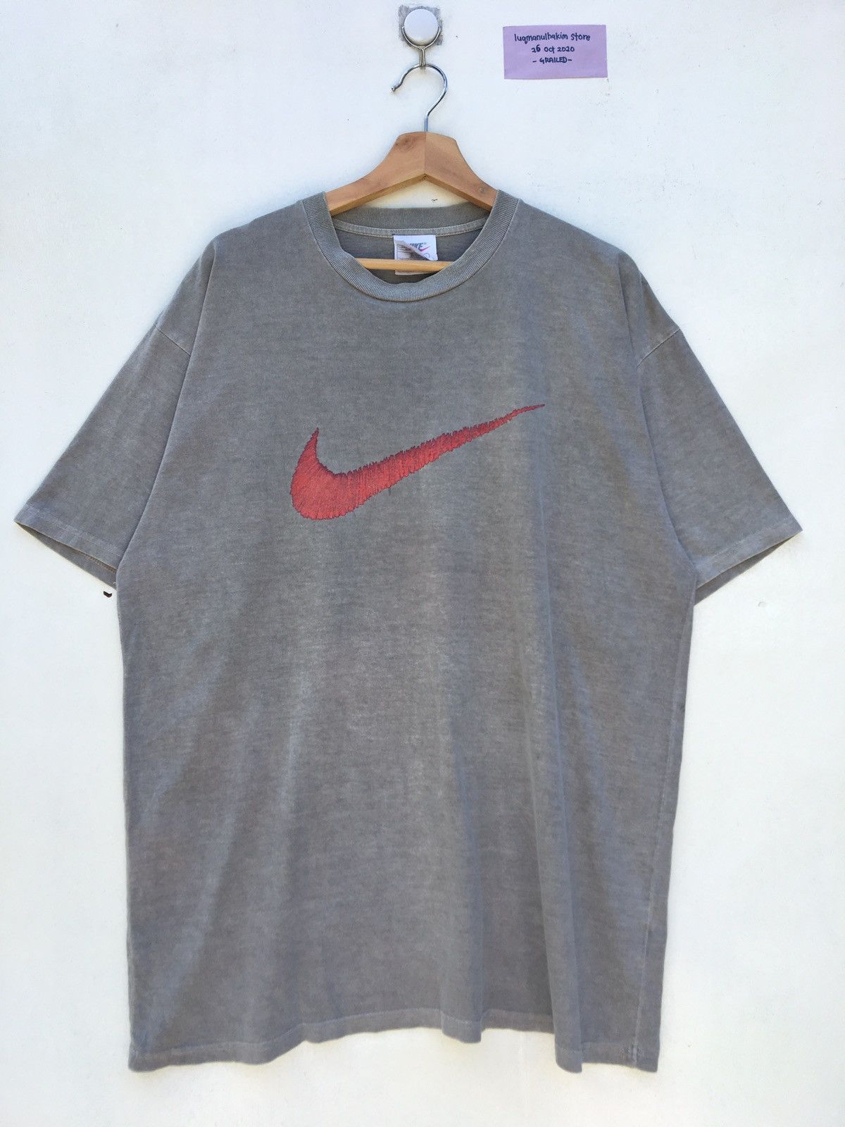 Nike Vintage 90s Nike Center Swoosh Big Logo T-shirt Size US L / EU 52-54 / 3 - 1 Thumbnail