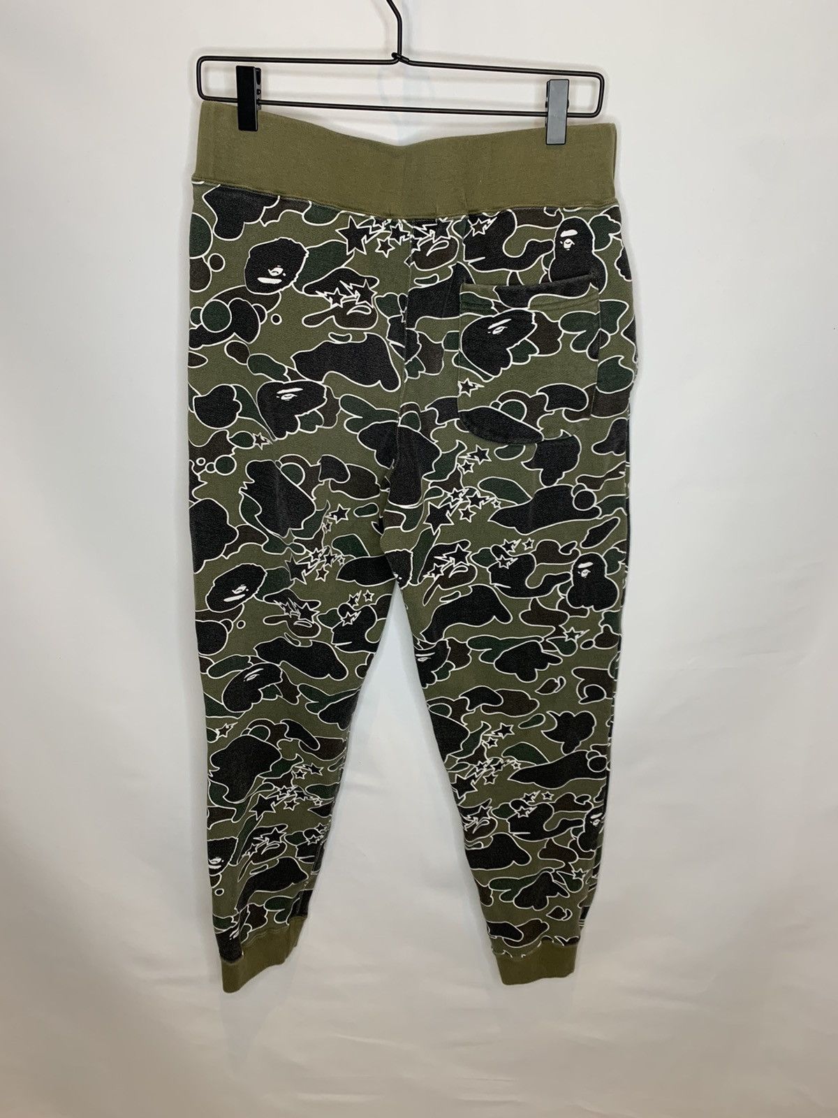 Bape BAPE Camo Shark Sweatpants MEDIUM Size US 32 / EU 48 - 2 Thumbnail