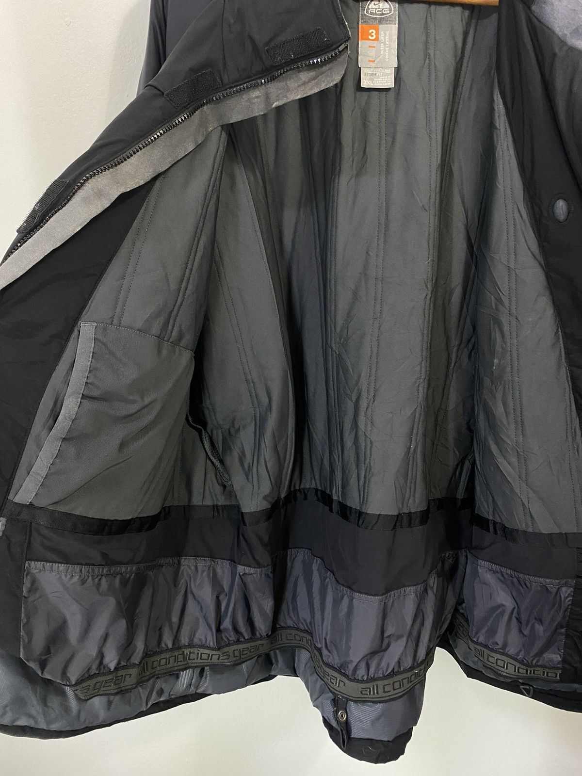 Nike ACG Nike AGC Padded Jacket Two Tone Color Design Nice Design Size US XL / EU 56 / 4 - 13 Thumbnail